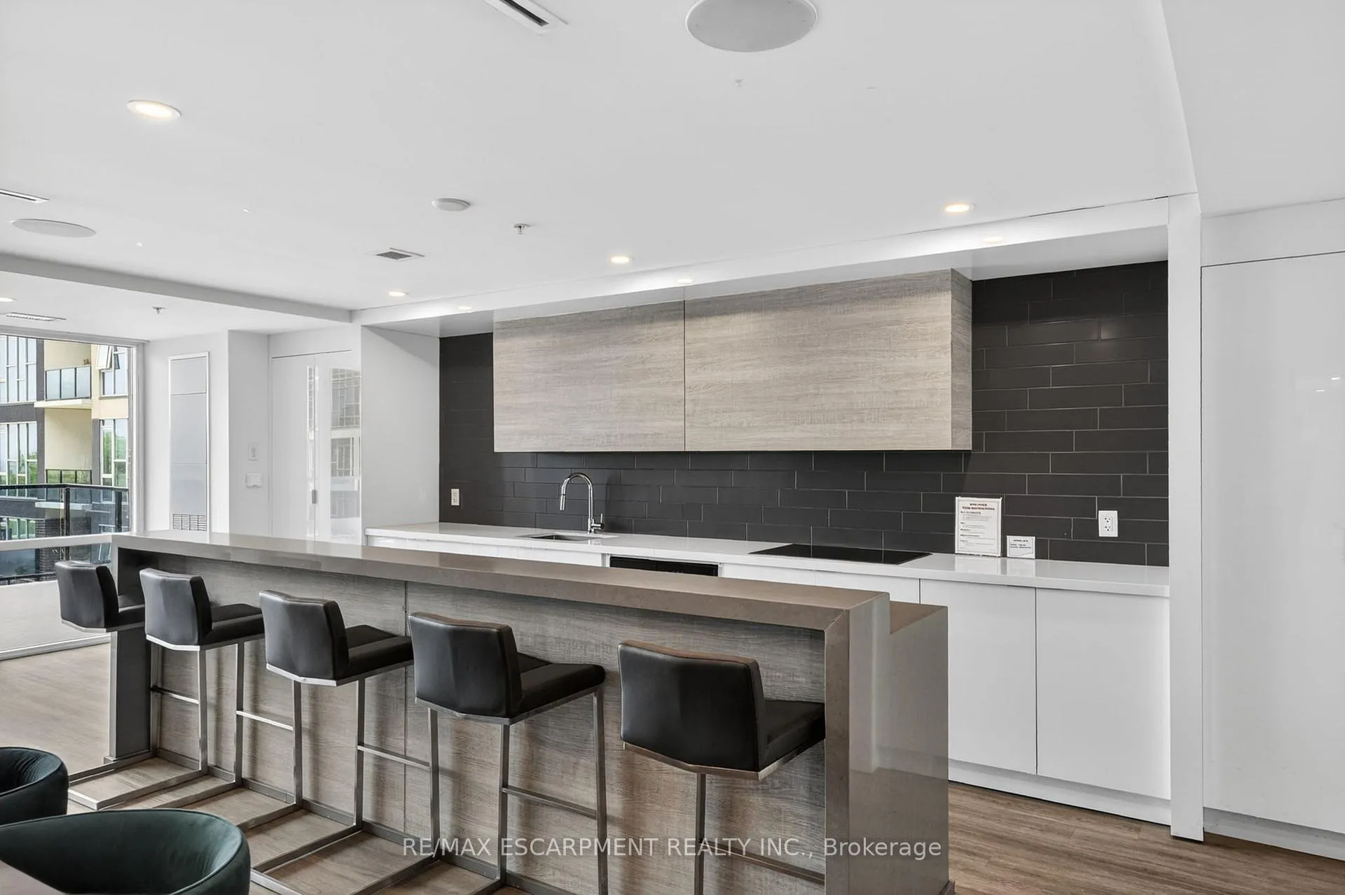 Photo 31 of Unit 548, 16 Concord Place, Grimsby, Grimsby Beach — HOMEH