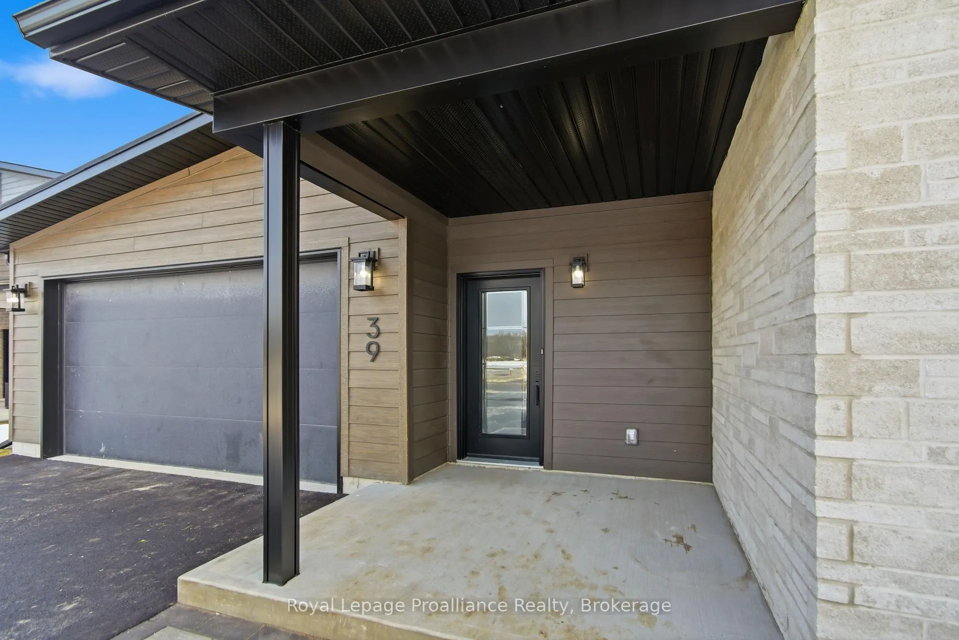 Photo 3 of 39 Fraser Drive, Quinte West, Sidney Ward — HOMEH
