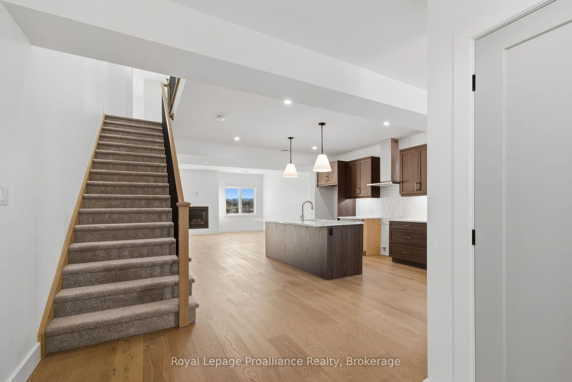 Photo 4 of 39 Fraser Drive, Quinte West, Sidney Ward — HOMEH