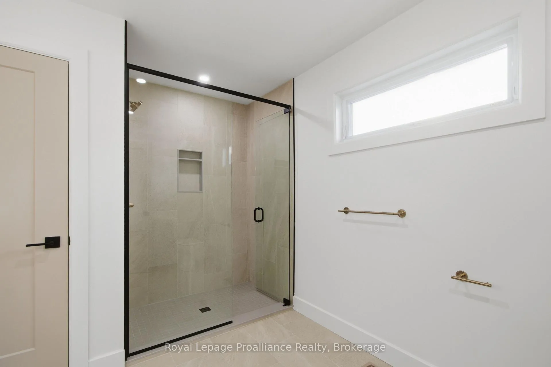 Photo 24 of 39 Fraser Drive, Quinte West, Sidney Ward — HOMEH