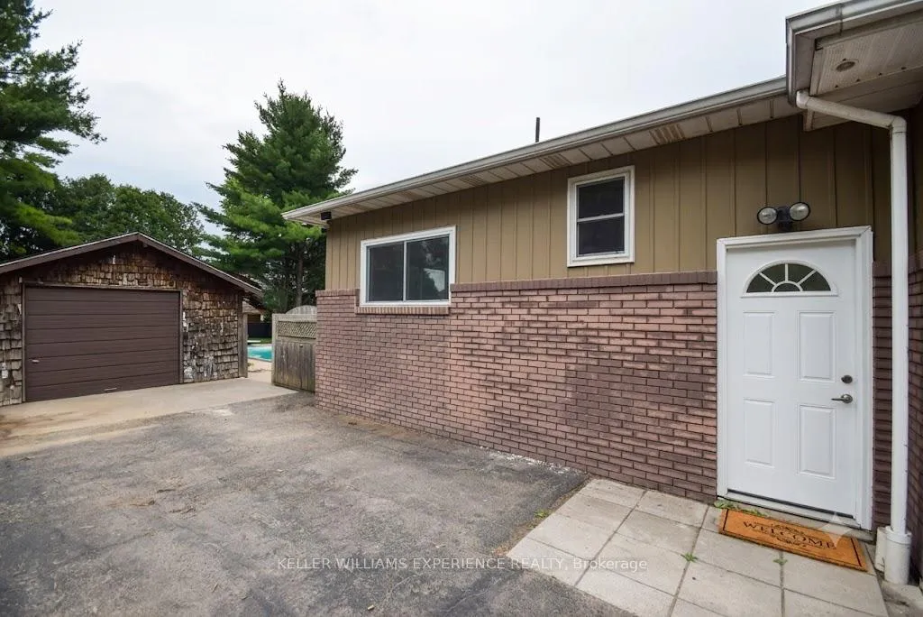 Photo 5 of 59 Wiltshire Drive, Chatham-Kent, Chatham — HOMEH