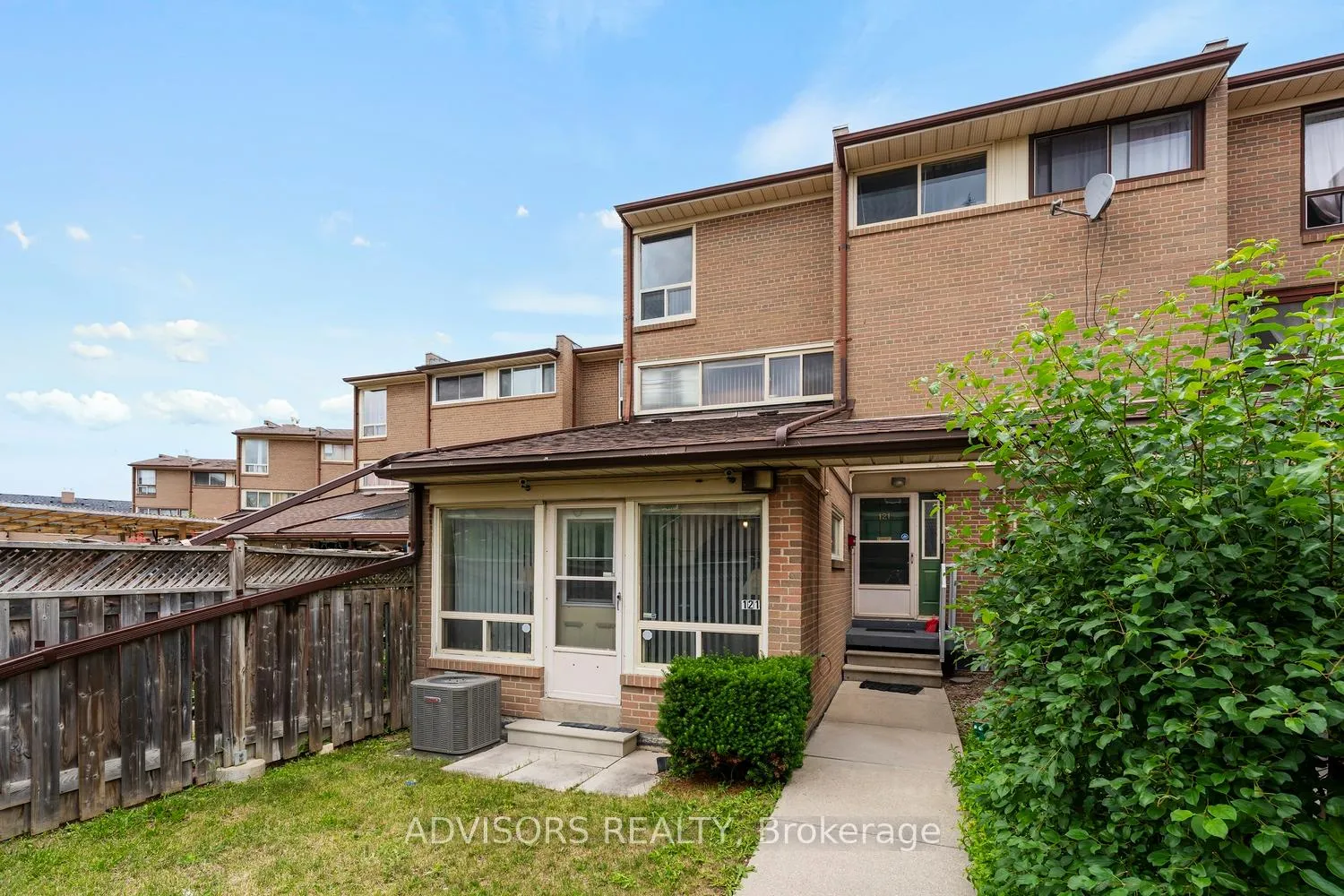 Photo 5 of Unit 121, 256 John Garland Boulevard, Etobicoke, West Humber-Clairville — HOMEH