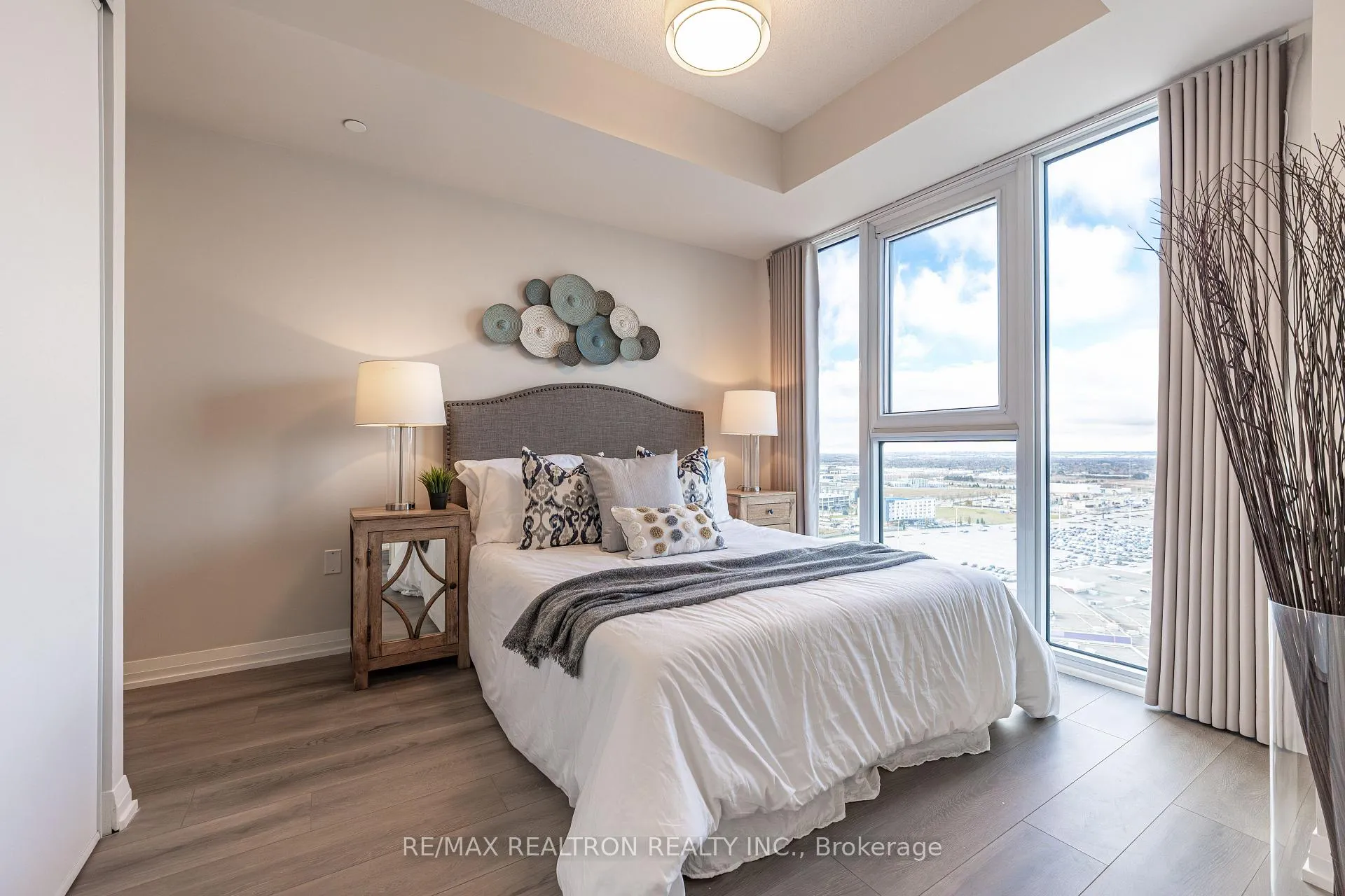 Photo 5 of Unit 2120, 9000 Jane Street, Vaughan, Concord — HOMEH
