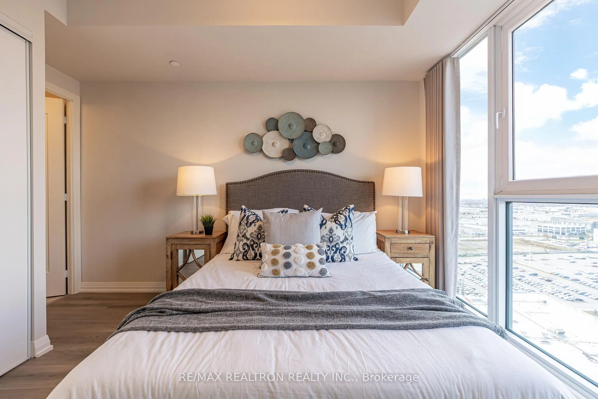 Photo 6 of Unit 2120, 9000 Jane Street, Vaughan, Concord — HOMEH