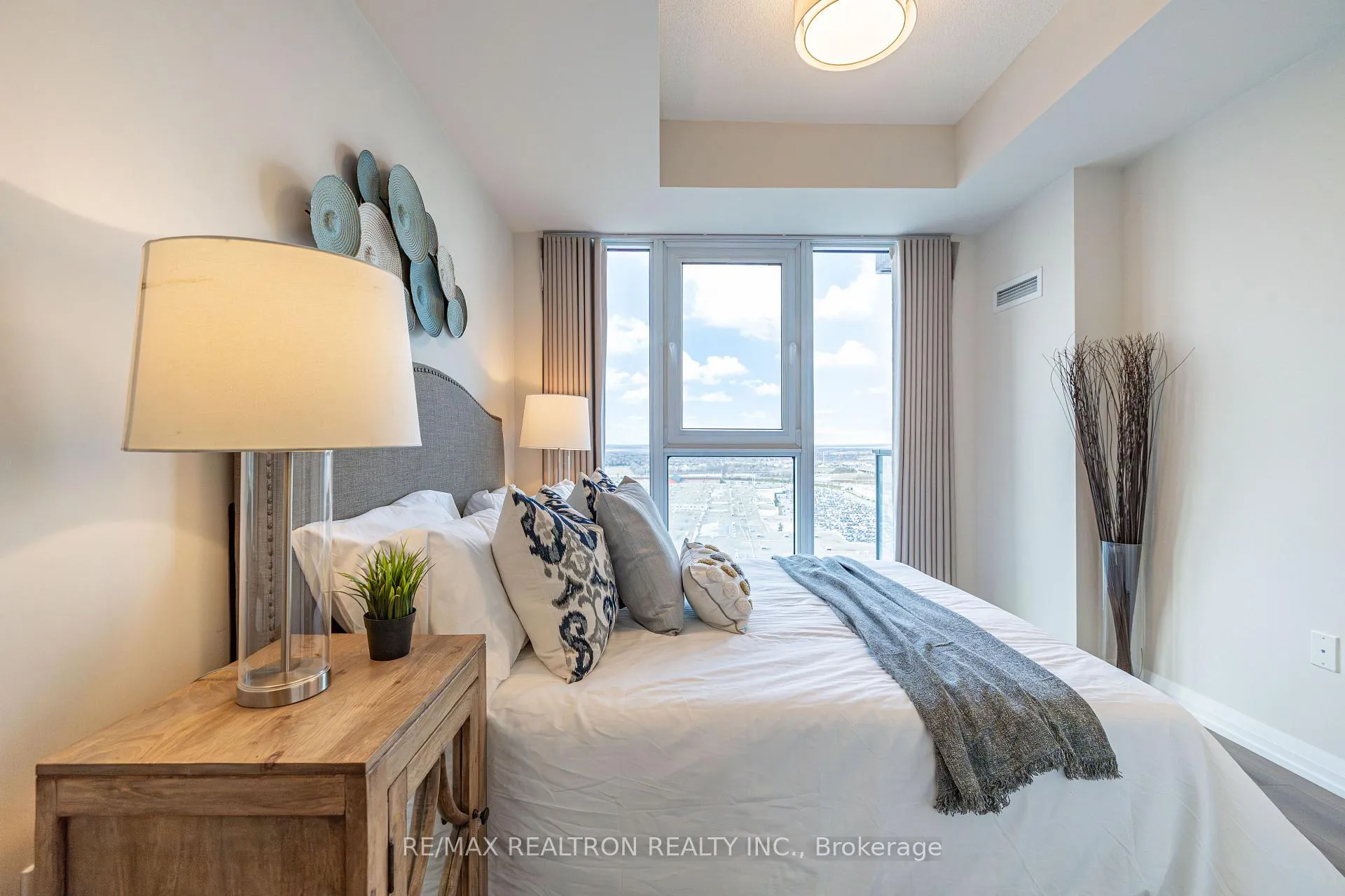 Photo 7 of Unit 2120, 9000 Jane Street, Vaughan, Concord — HOMEH