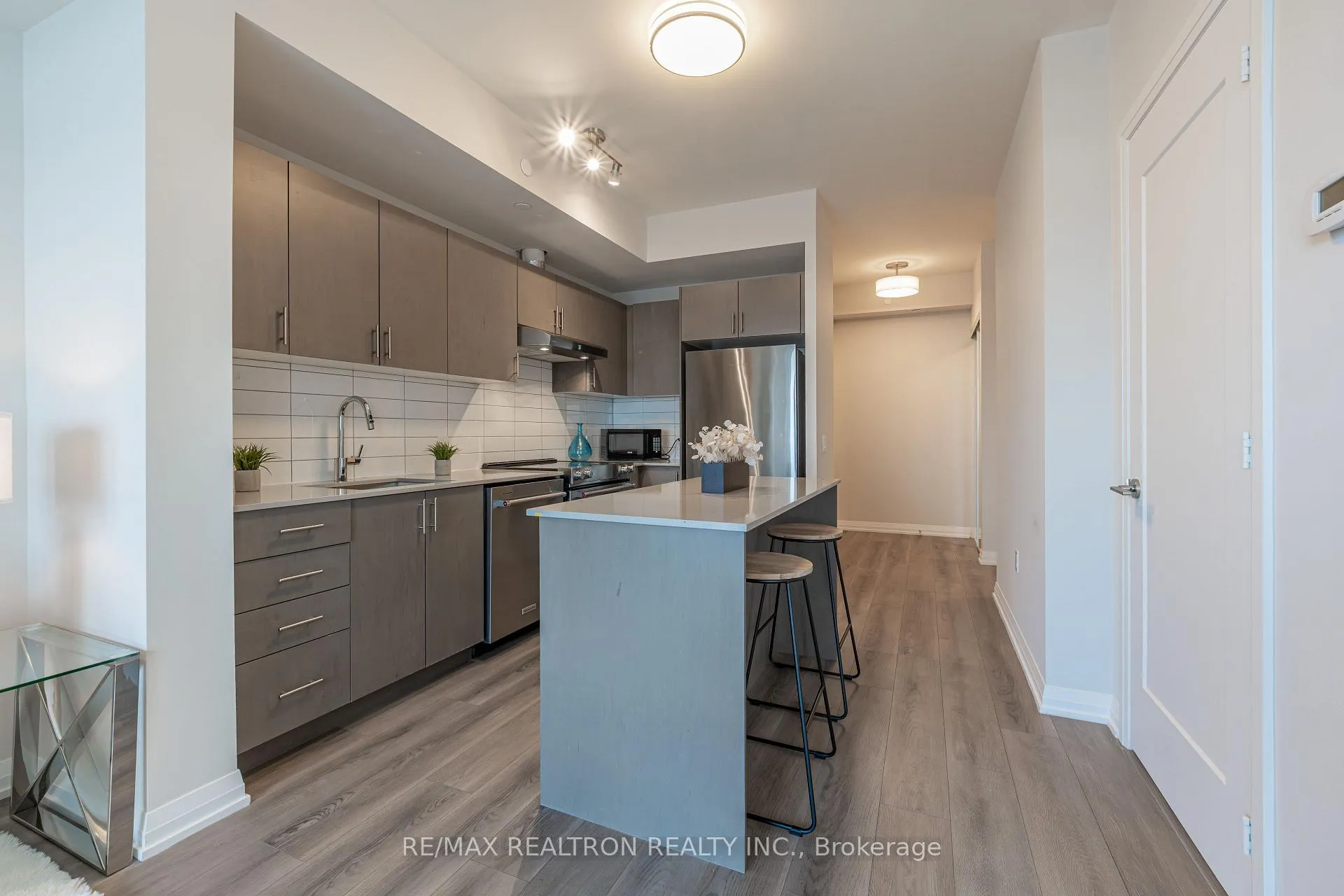 Photo 9 of Unit 2120, 9000 Jane Street, Vaughan, Concord — HOMEH