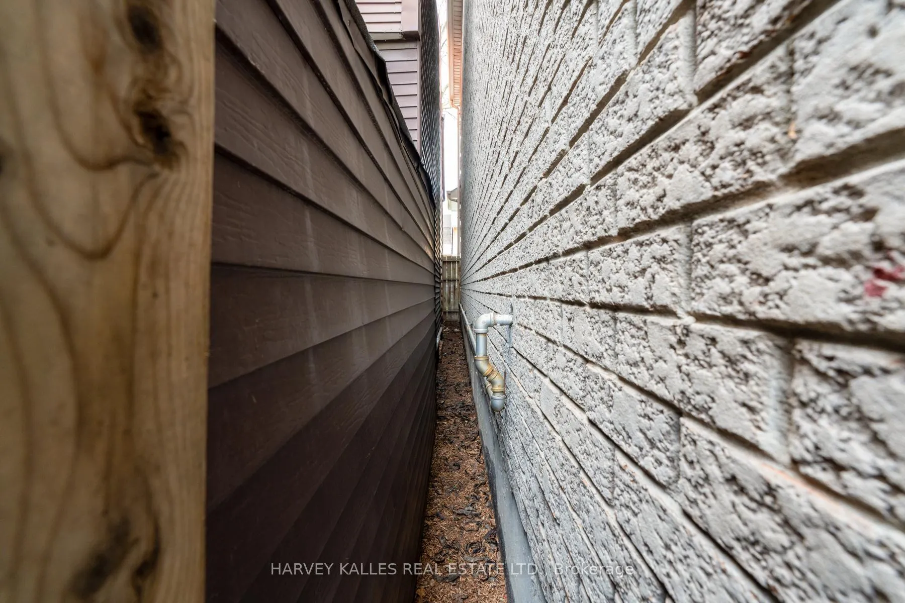 Photo 18 of 105 Melville Avenue, Toronto, Dovercourt-Wallace Emerson-Junction — HOMEH