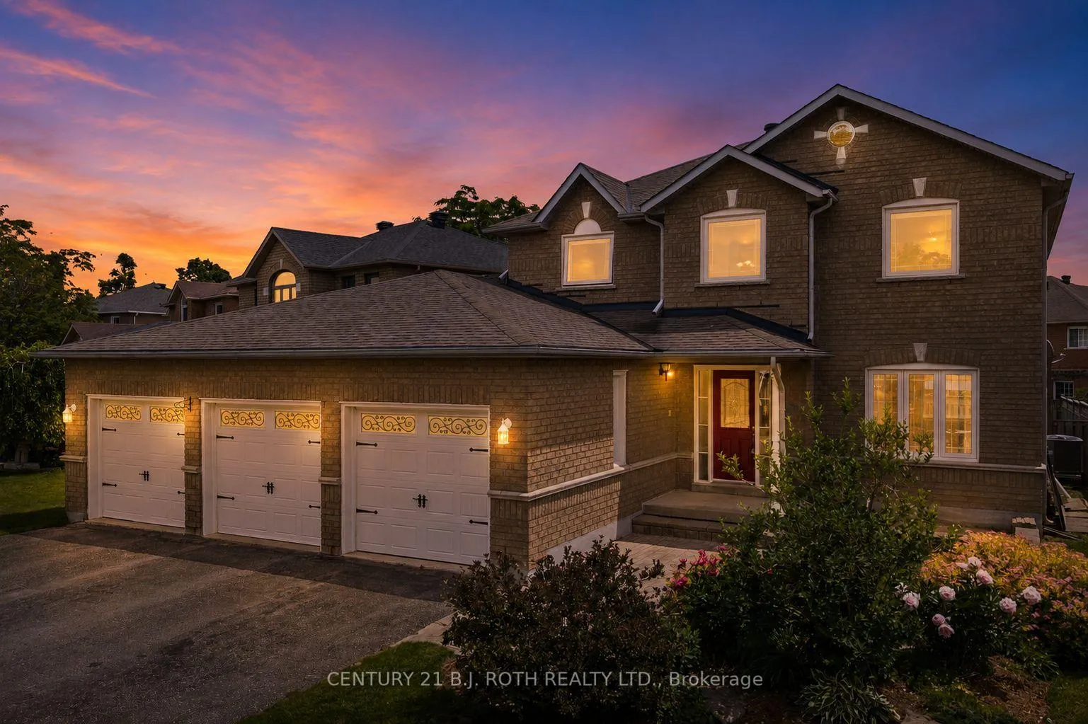 Photo 2 of 31 Emms Drive, Barrie, Holly — HOMEH