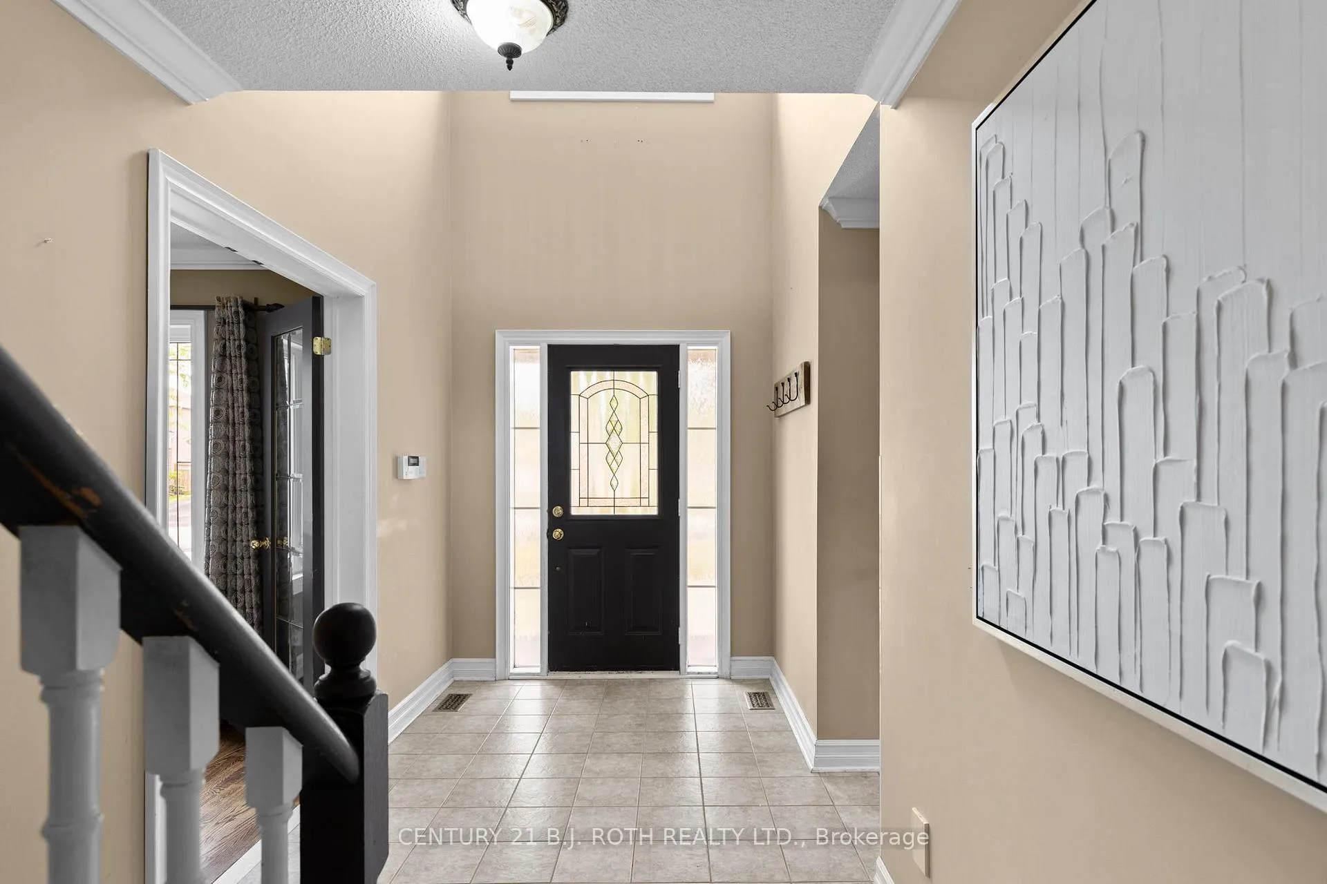 Photo 4 of 31 Emms Drive, Barrie, Holly — HOMEH