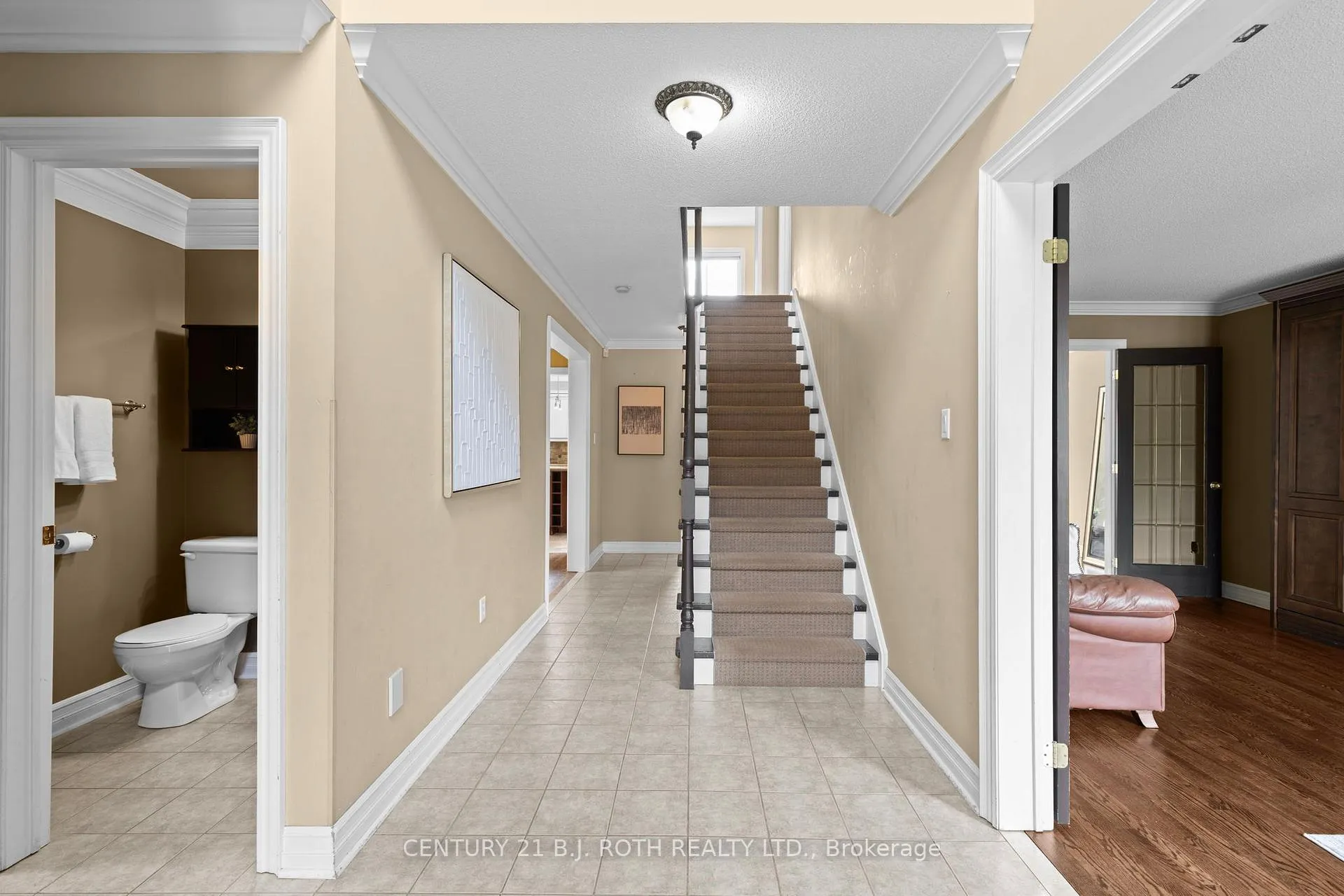 Photo 5 of 31 Emms Drive, Barrie, Holly — HOMEH