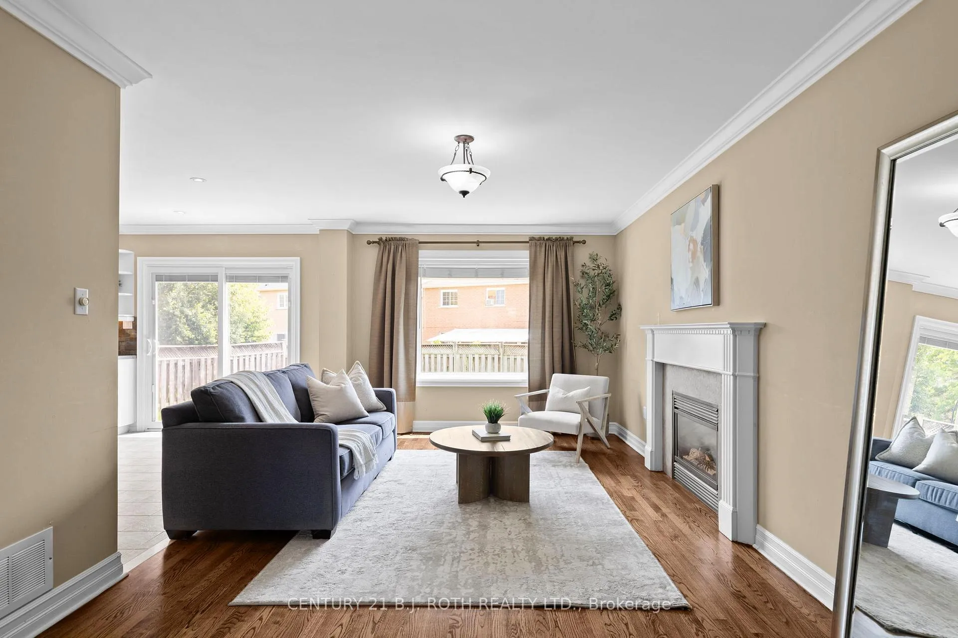 Photo 13 of 31 Emms Drive, Barrie, Holly — HOMEH