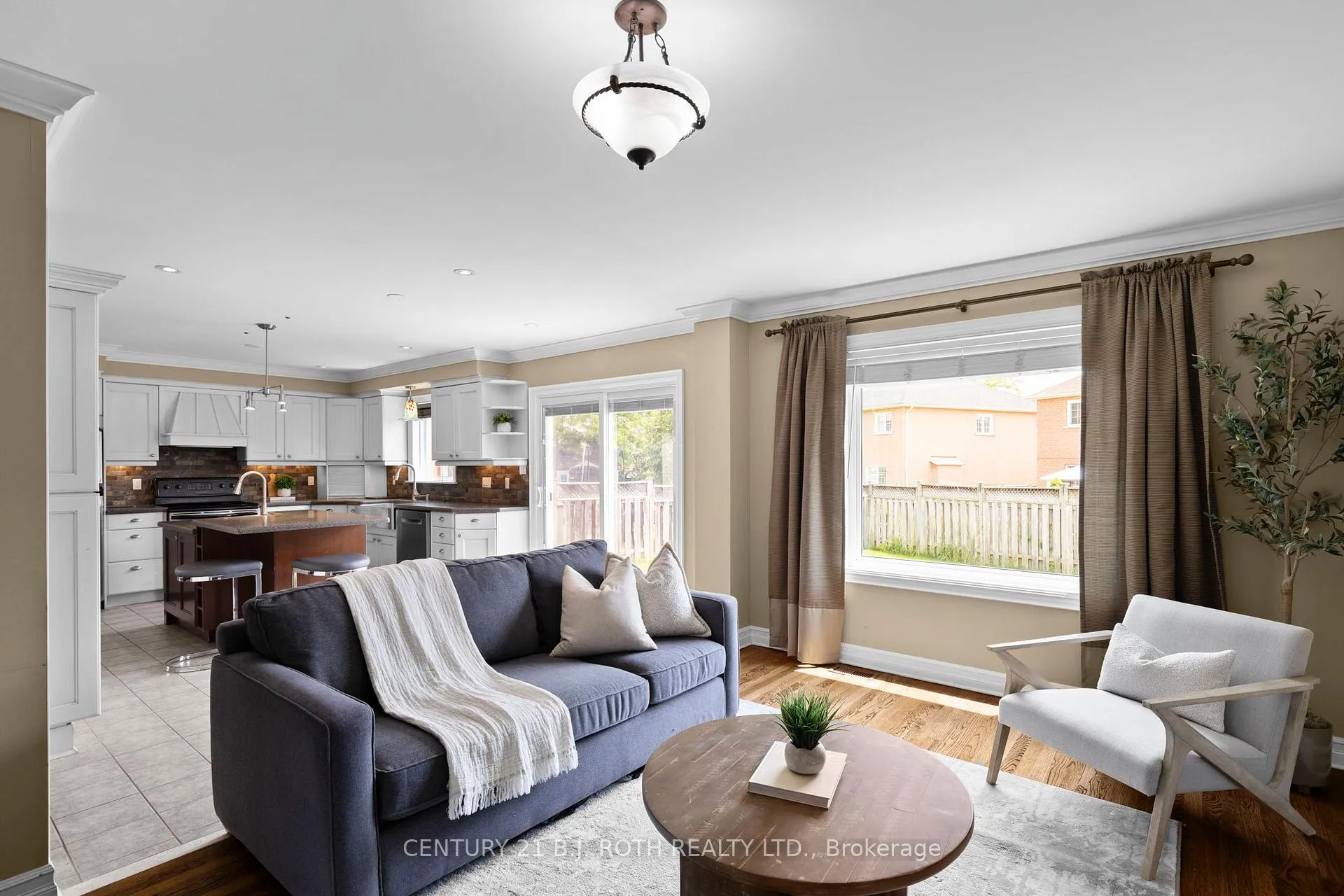 Photo 14 of 31 Emms Drive, Barrie, Holly — HOMEH