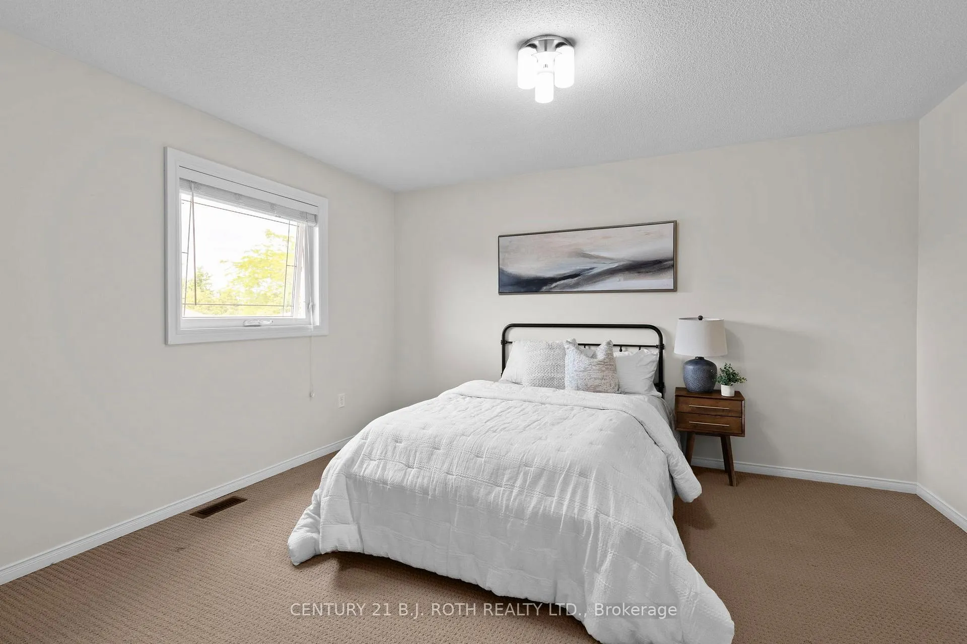 Photo 23 of 31 Emms Drive, Barrie, Holly — HOMEH