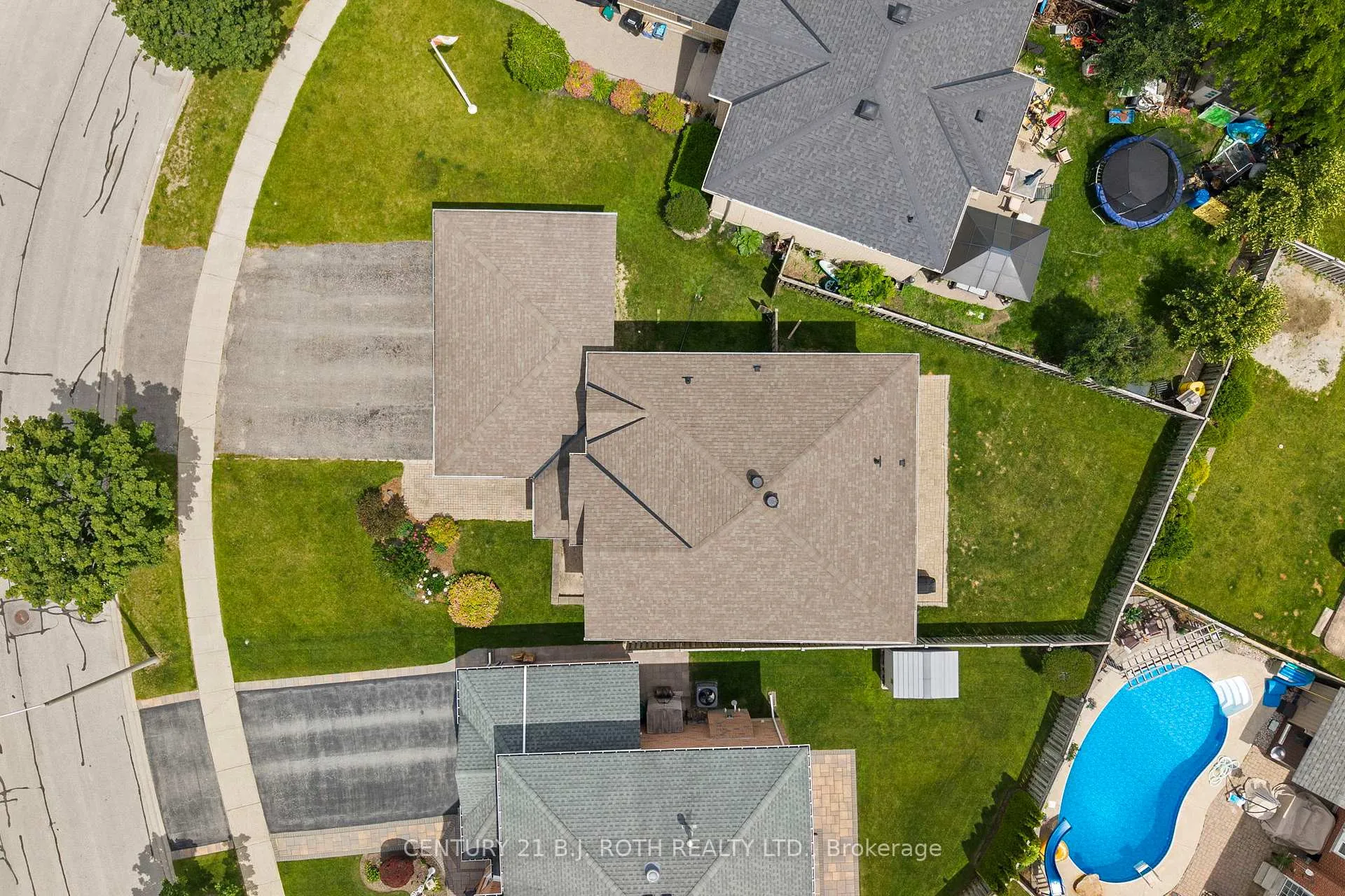 Photo 38 of 31 Emms Drive, Barrie, Holly — HOMEH
