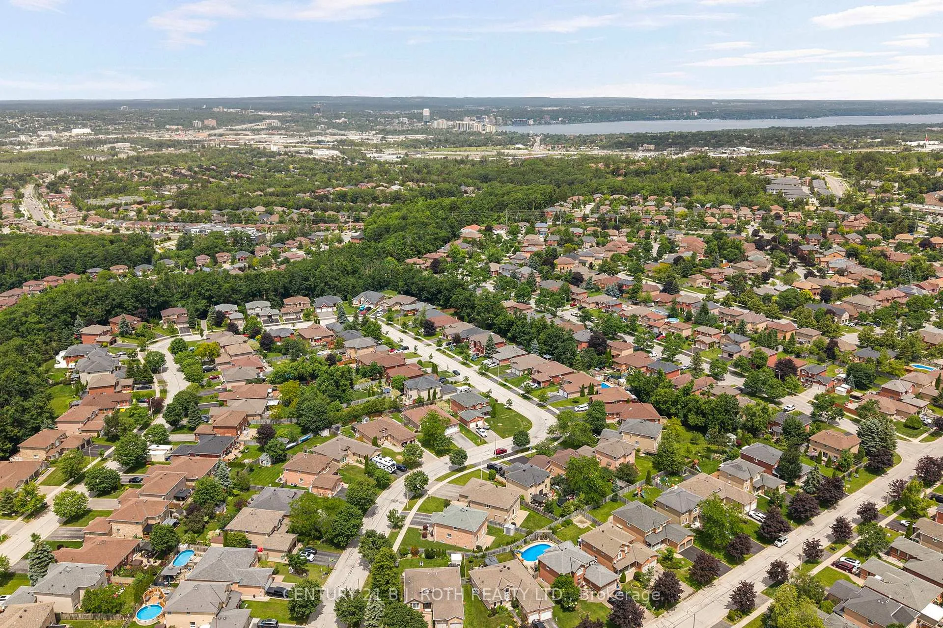 Photo 39 of 31 Emms Drive, Barrie, Holly — HOMEH