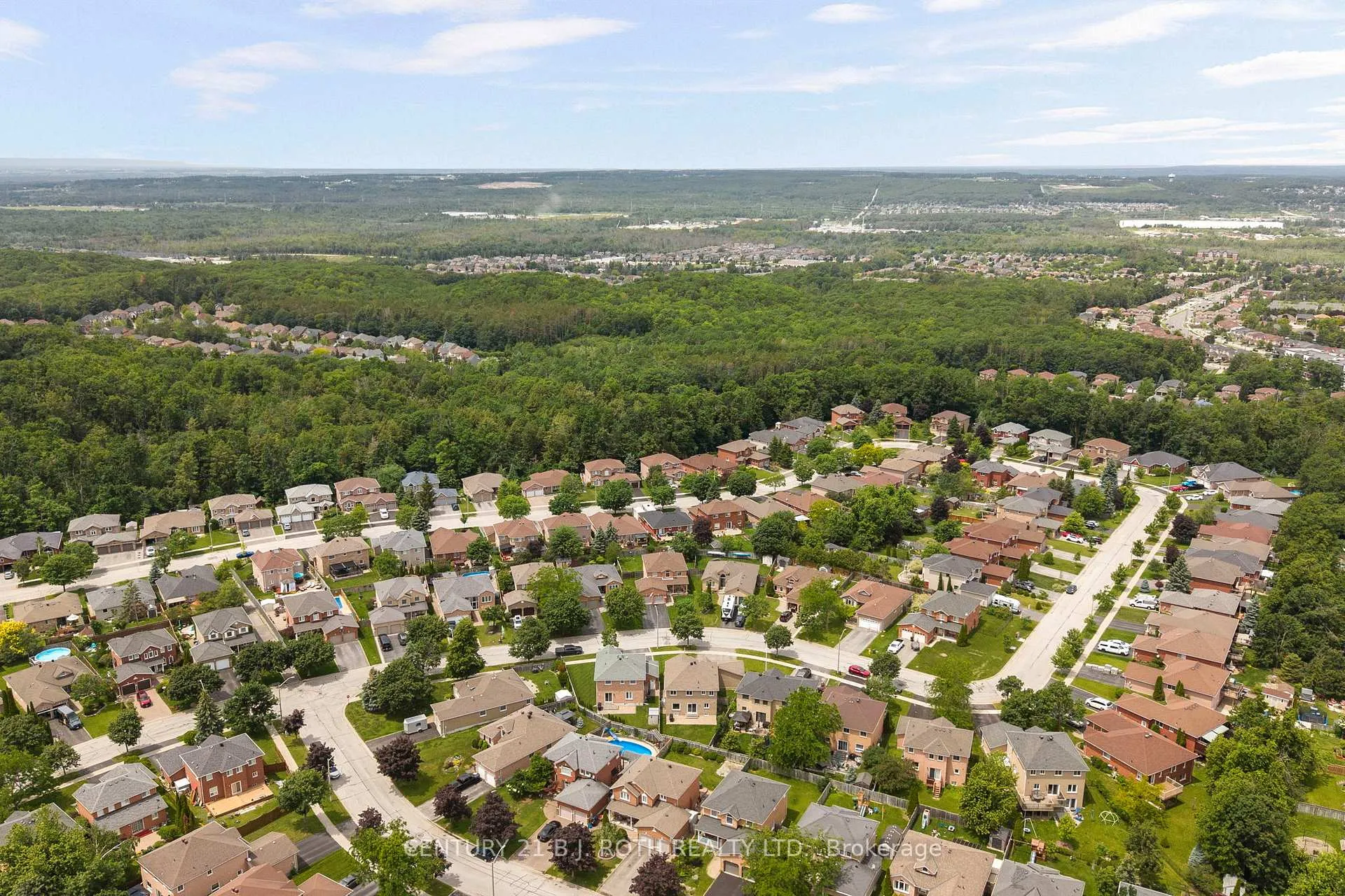 Photo 40 of 31 Emms Drive, Barrie, Holly — HOMEH