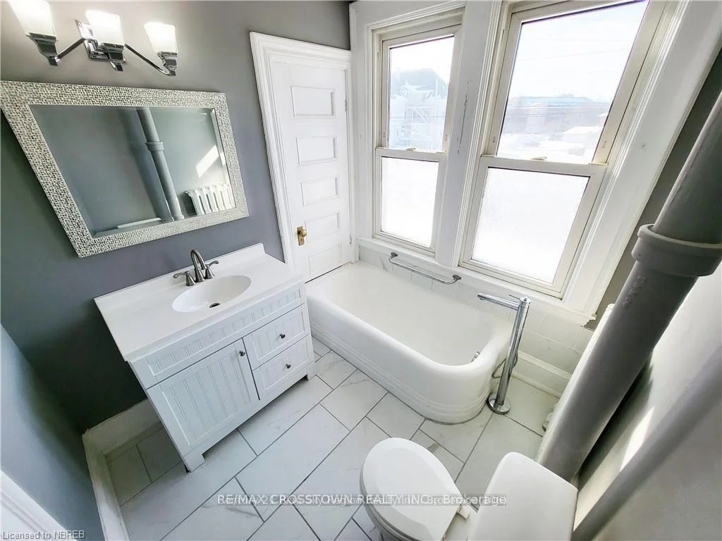 Photo 34 of Unit front, 406 Algonquin Avenue, North Bay, Central — HOMEH