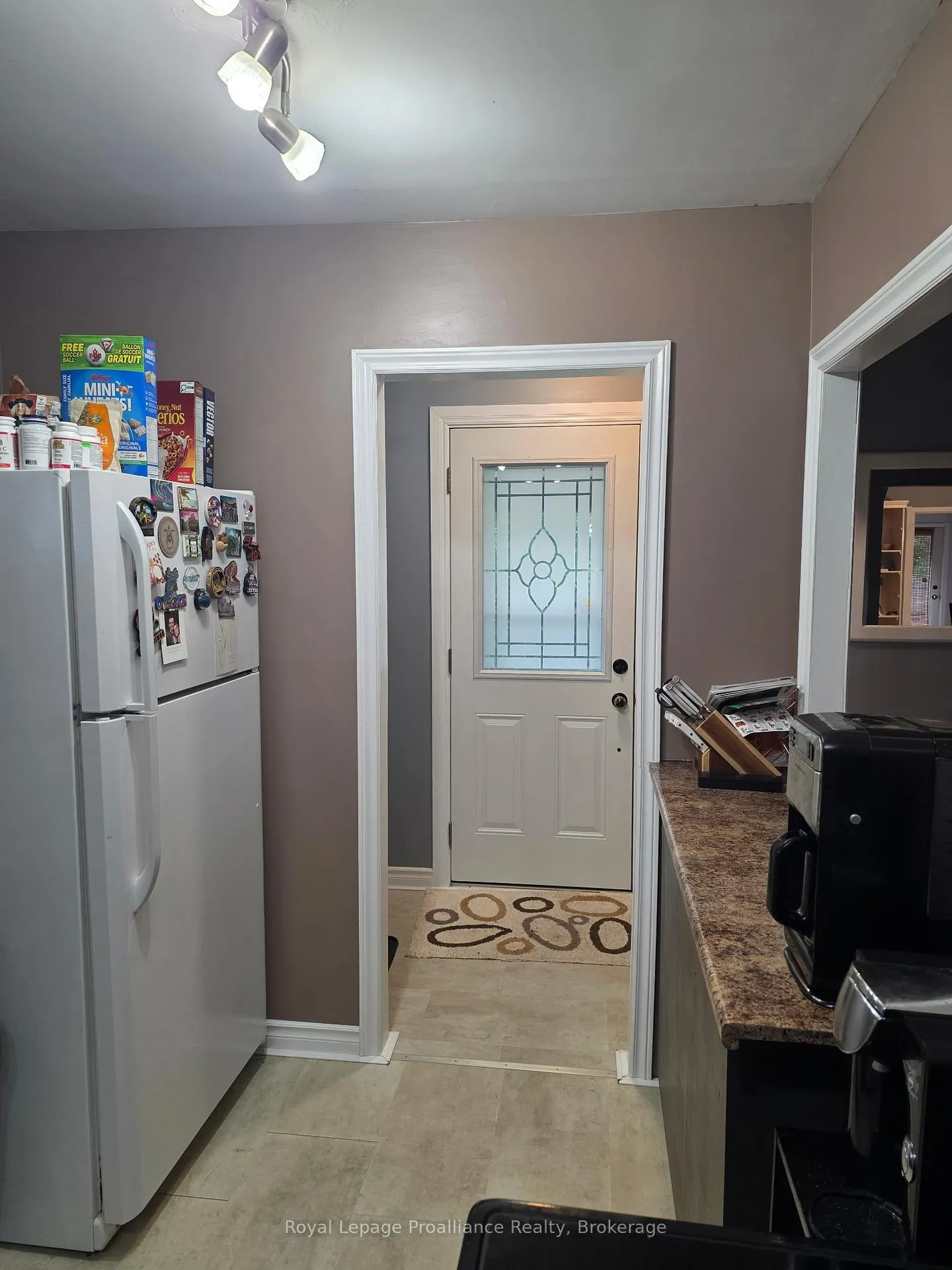 Photo 4 of 42 Kerr Crescent, Quinte West, Trenton Ward — HOMEH