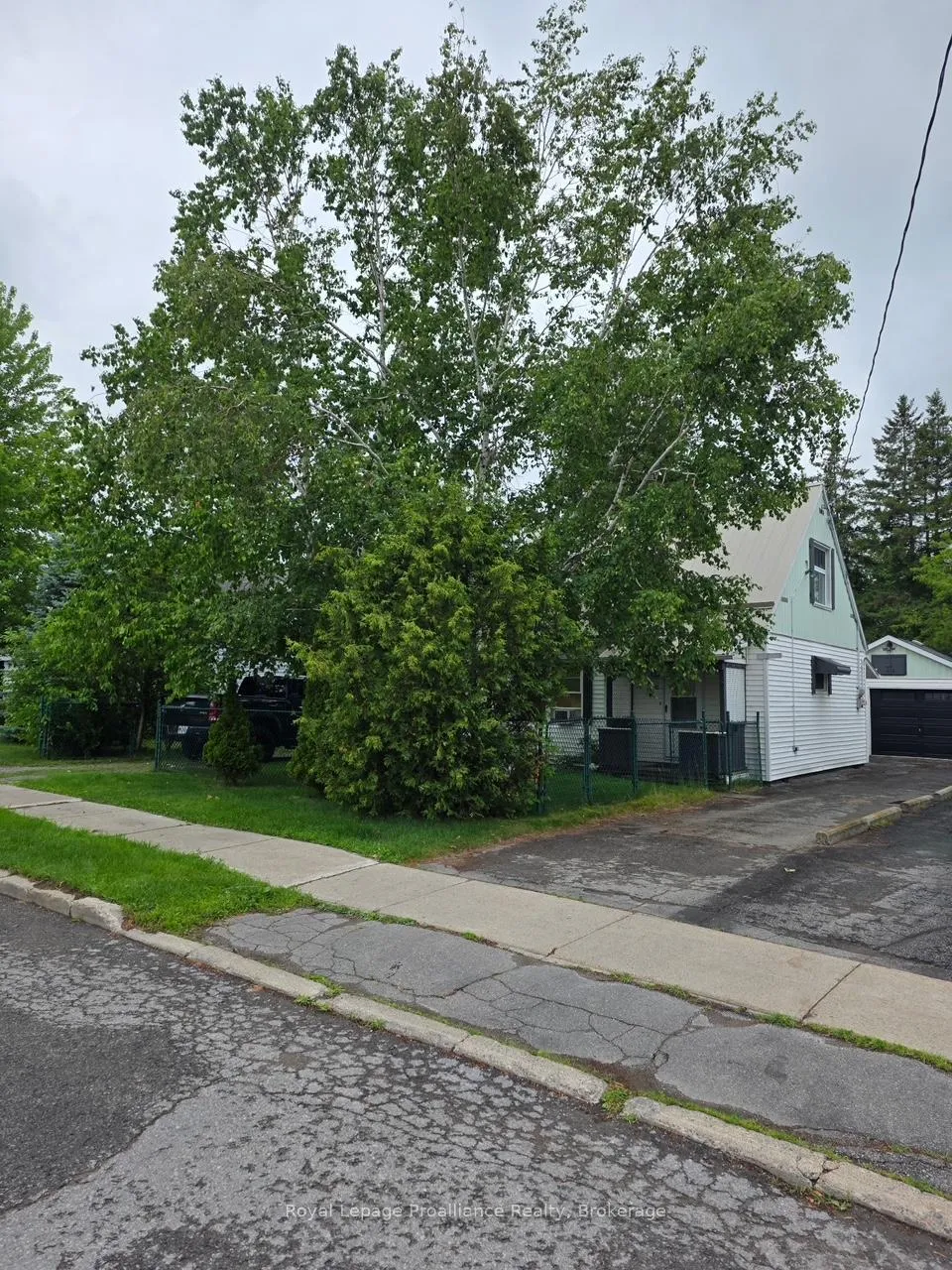 Photo 13 of 42 Kerr Crescent, Quinte West, Trenton Ward — HOMEH
