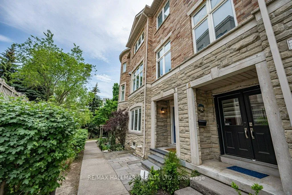 Photo 2 of 3 Chimes Lane, Etobicoke, Stonegate-Queensway — HOMEH