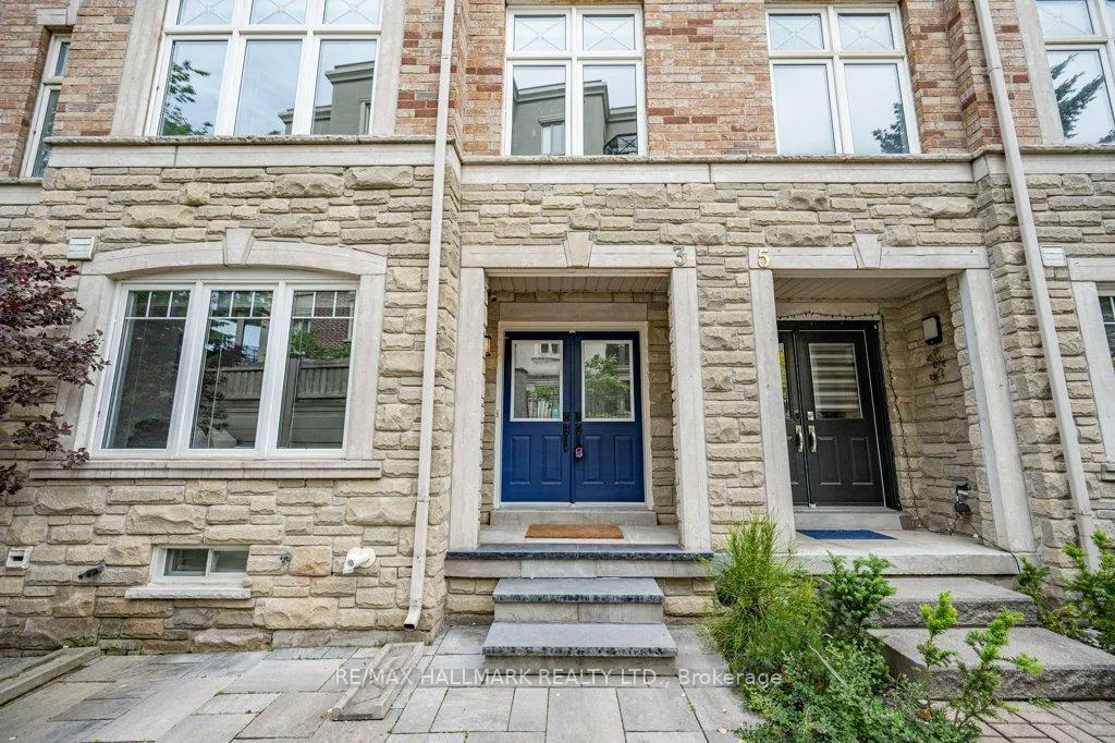 Photo 3 of 3 Chimes Lane, Etobicoke, Stonegate-Queensway — HOMEH
