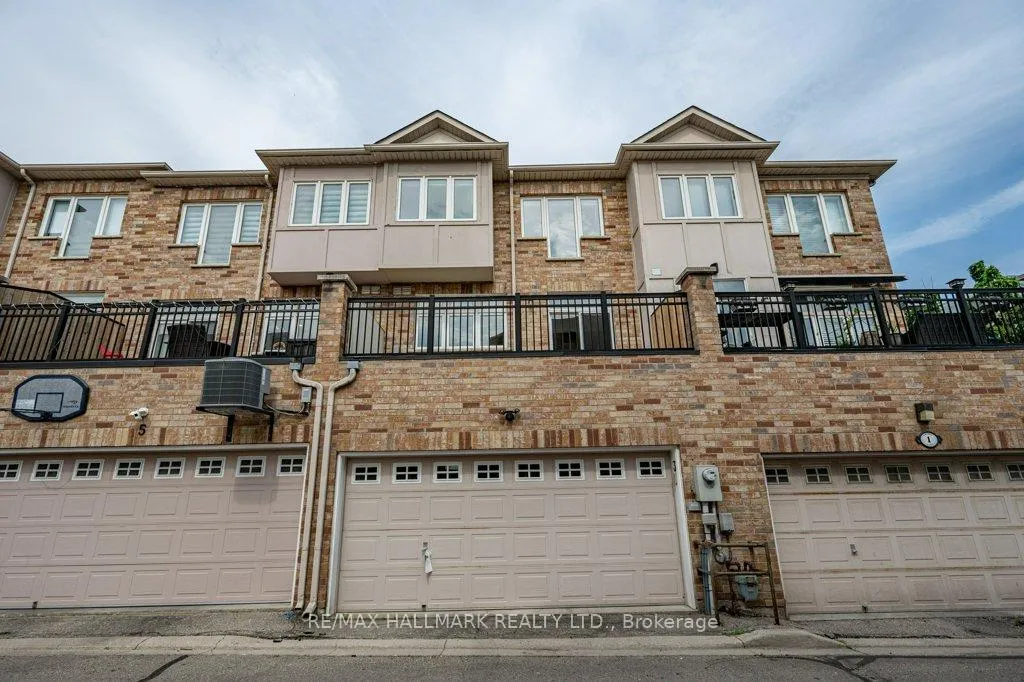 Photo 4 of 3 Chimes Lane, Etobicoke, Stonegate-Queensway — HOMEH