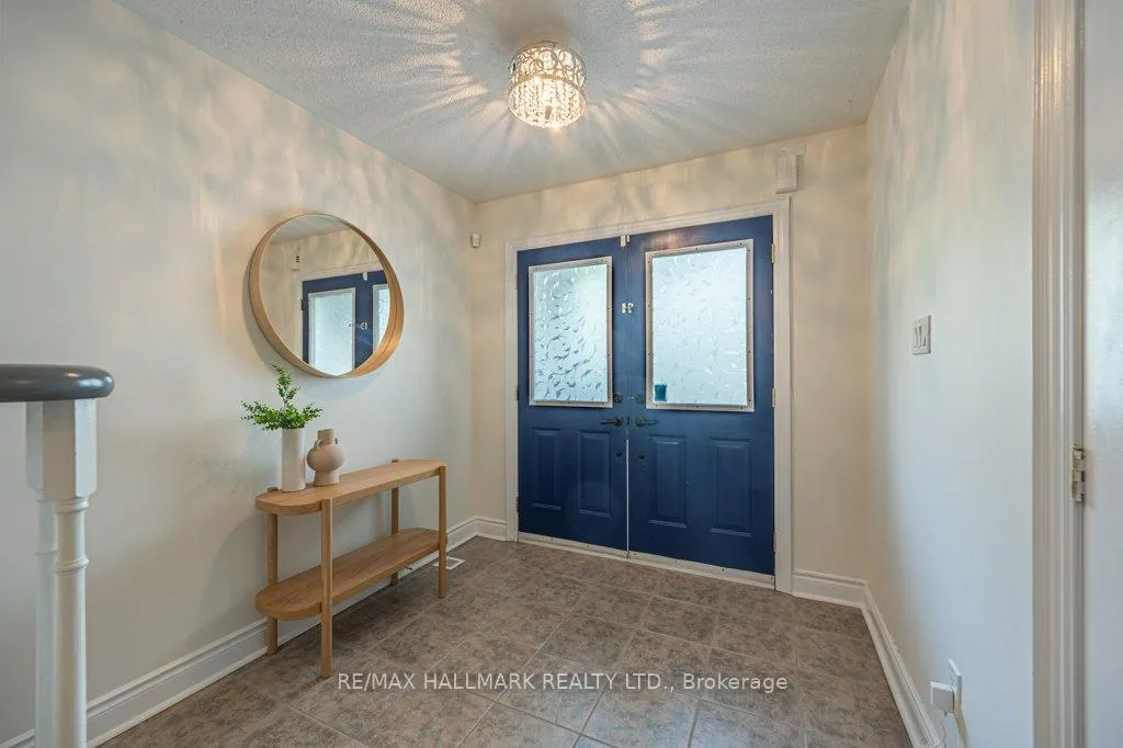 Photo 5 of 3 Chimes Lane, Etobicoke, Stonegate-Queensway — HOMEH