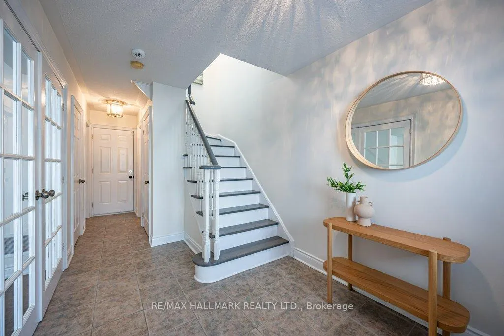 Photo 6 of 3 Chimes Lane, Etobicoke, Stonegate-Queensway — HOMEH