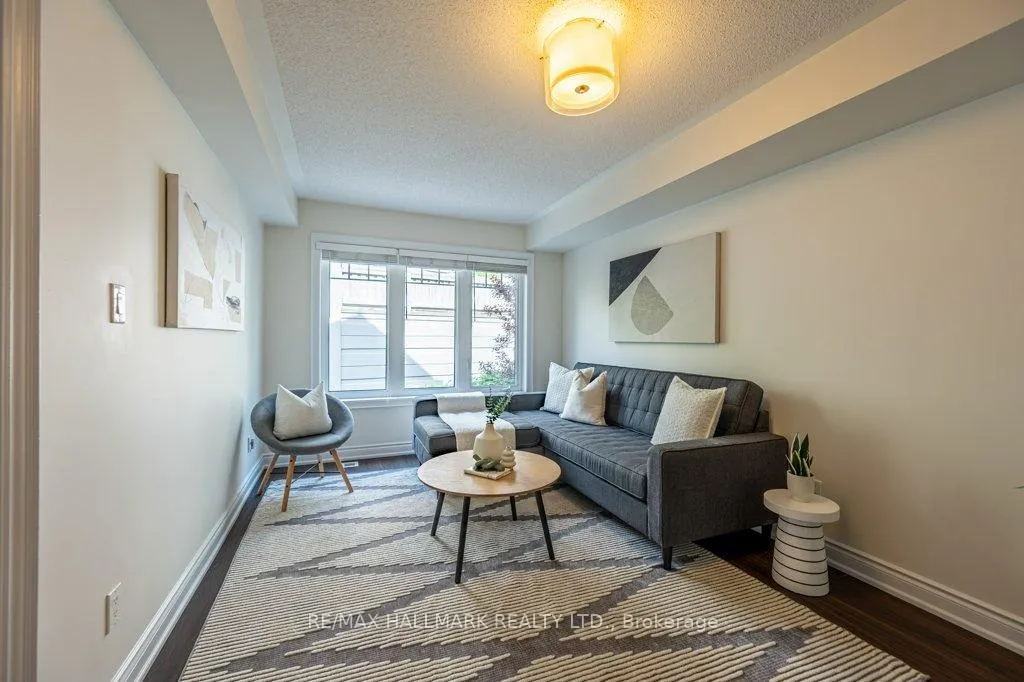 Photo 8 of 3 Chimes Lane, Etobicoke, Stonegate-Queensway — HOMEH
