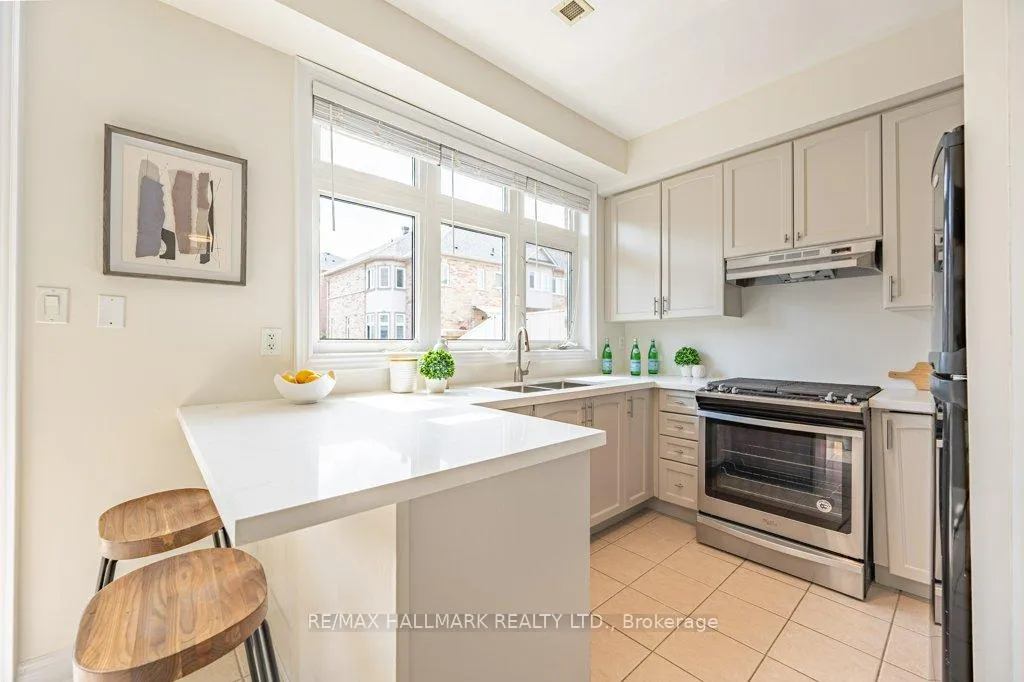 Photo 13 of 3 Chimes Lane, Etobicoke, Stonegate-Queensway — HOMEH