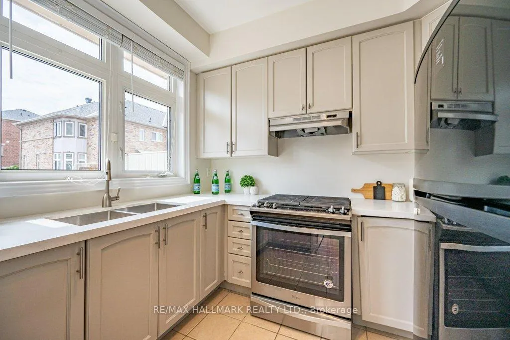 Photo 15 of 3 Chimes Lane, Etobicoke, Stonegate-Queensway — HOMEH