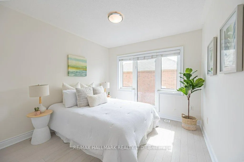 Photo 16 of 3 Chimes Lane, Etobicoke, Stonegate-Queensway — HOMEH