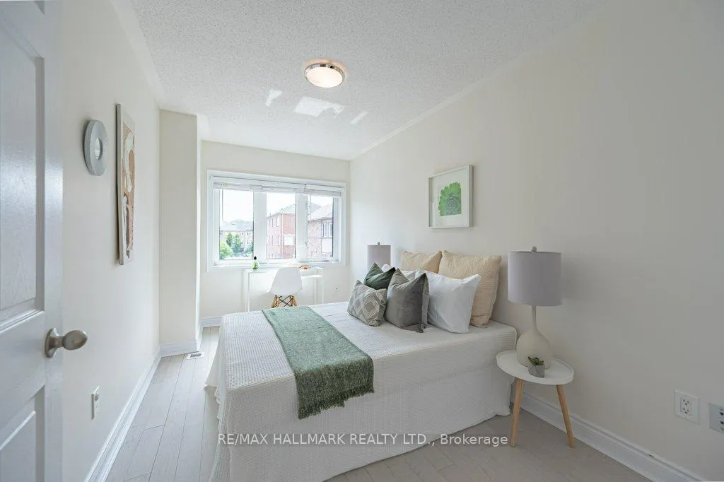 Photo 18 of 3 Chimes Lane, Etobicoke, Stonegate-Queensway — HOMEH