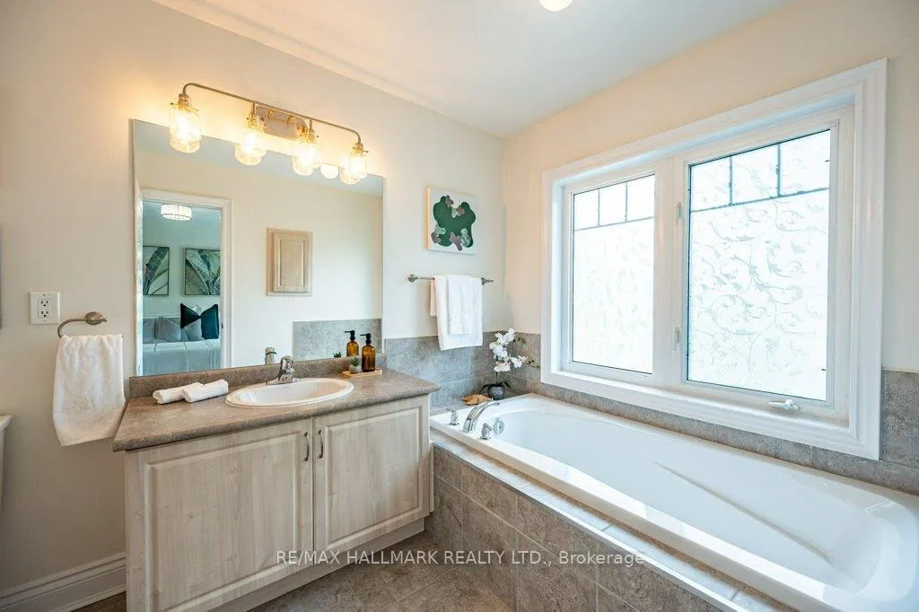Photo 22 of 3 Chimes Lane, Etobicoke, Stonegate-Queensway — HOMEH