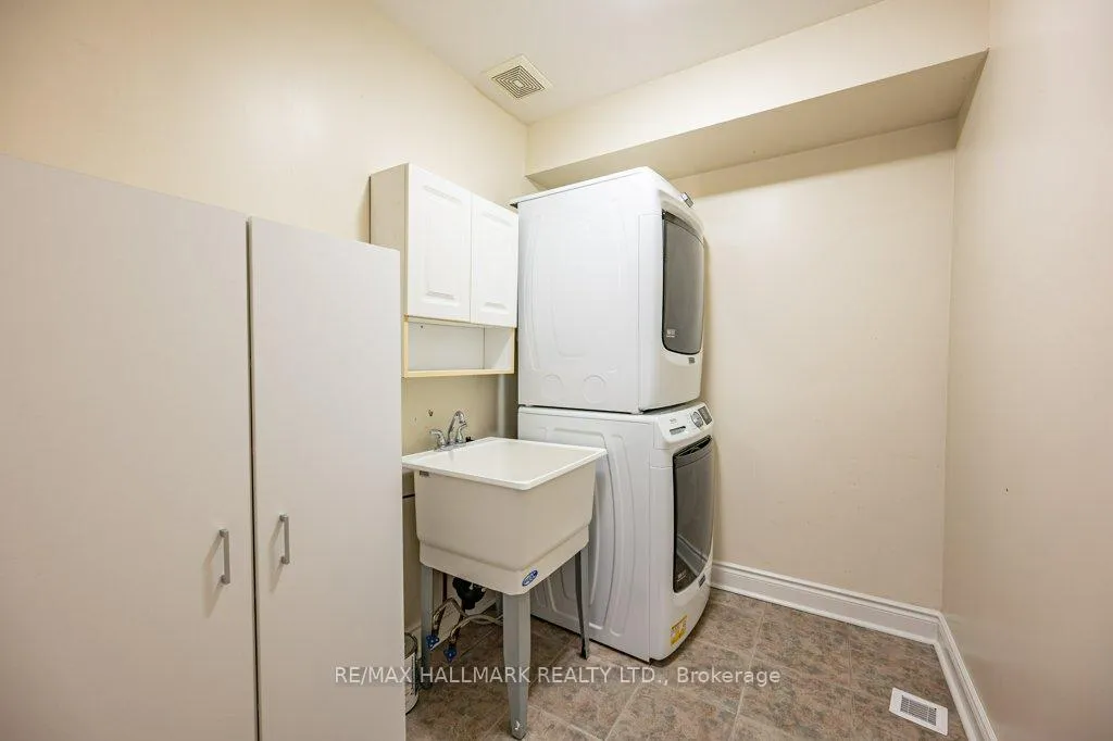 Photo 25 of 3 Chimes Lane, Etobicoke, Stonegate-Queensway — HOMEH