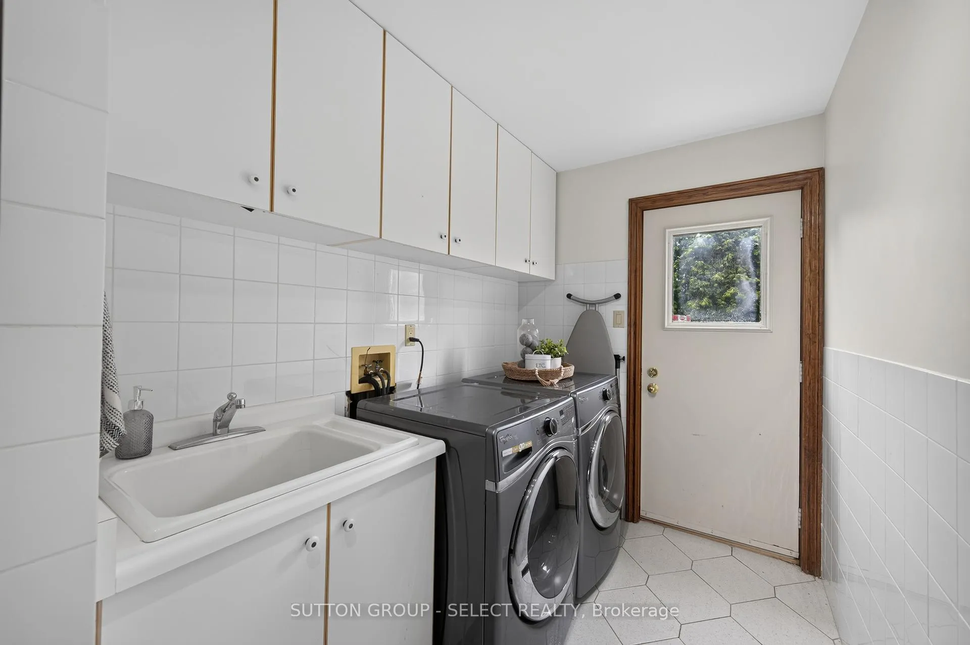 Photo 23 of 719 Franklinway Crescent, London, North A — HOMEH