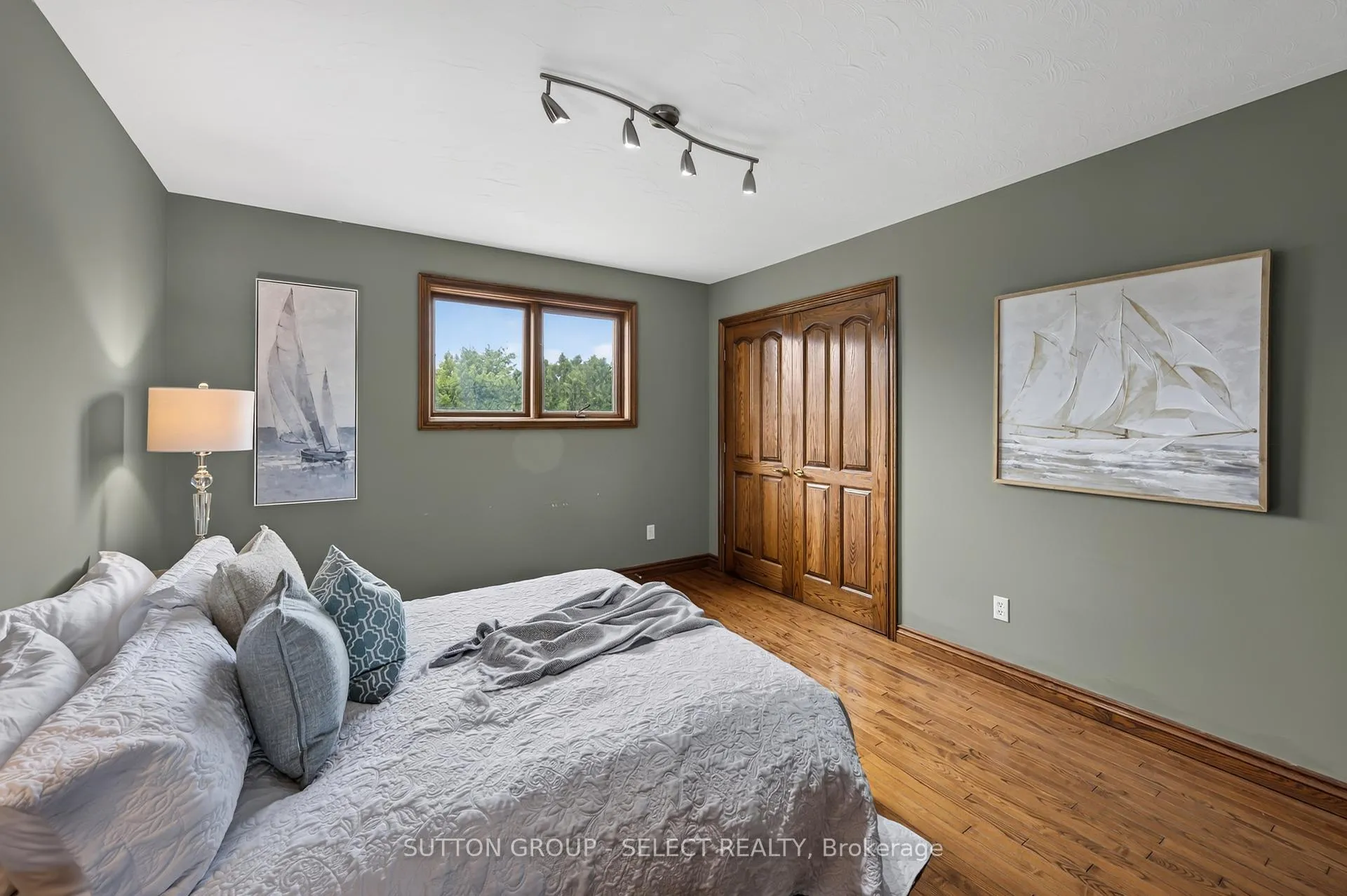 Photo 33 of 719 Franklinway Crescent, London, North A — HOMEH