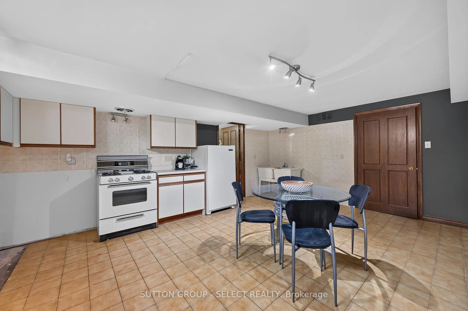 Photo 34 of 719 Franklinway Crescent, London, North A — HOMEH