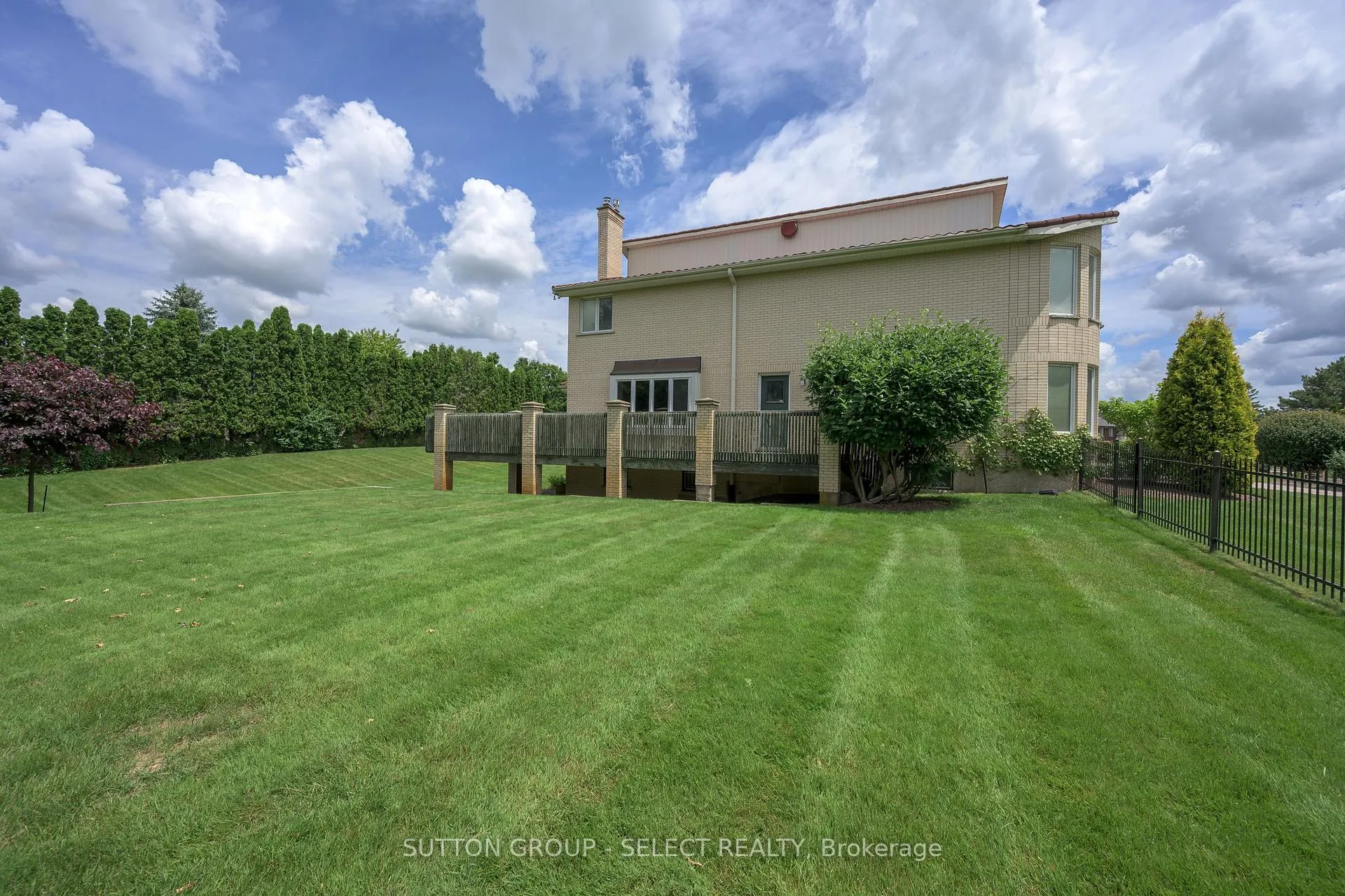 Photo 48 of 719 Franklinway Crescent, London, North A — HOMEH