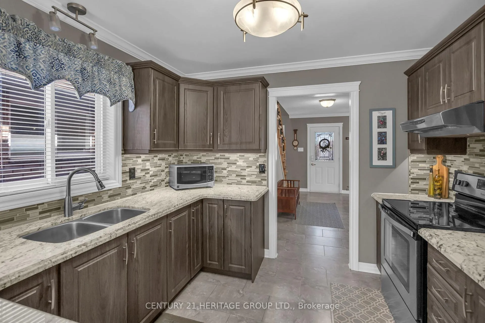 Photo 24 of 73 Stollar Boulevard, Barrie, Little Lake — HOMEH