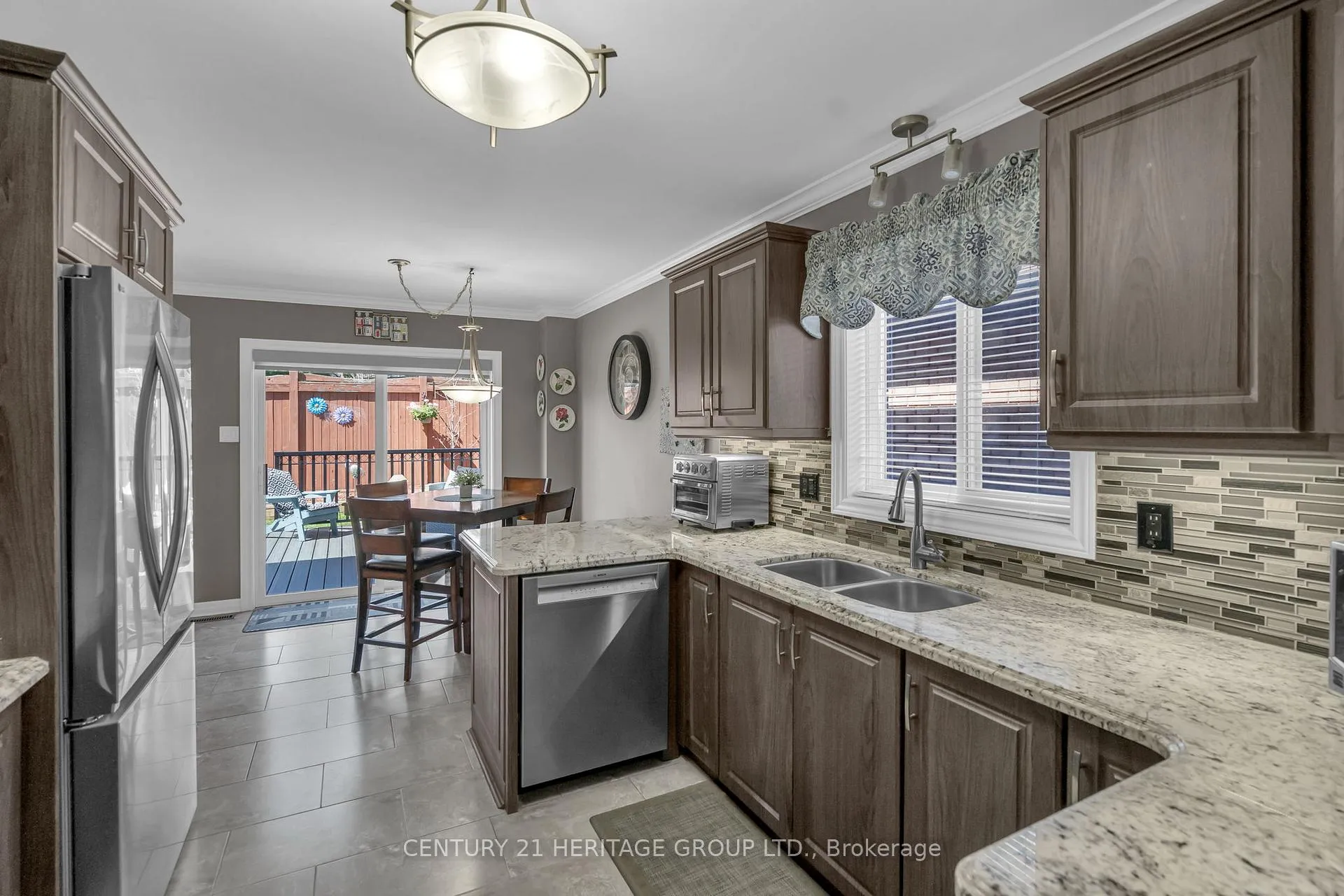 Photo 27 of 73 Stollar Boulevard, Barrie, Little Lake — HOMEH