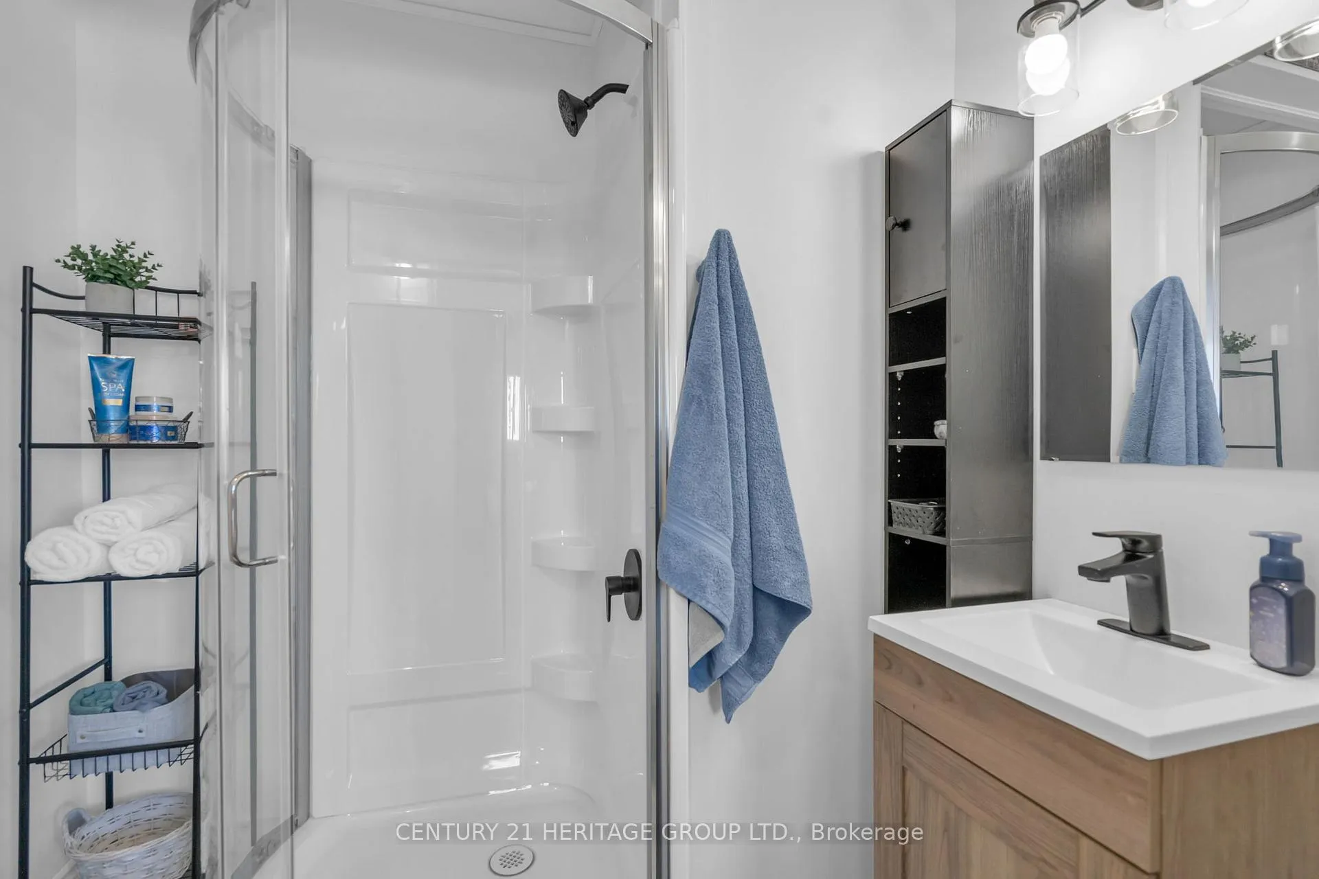 Photo 32 of 73 Stollar Boulevard, Barrie, Little Lake — HOMEH