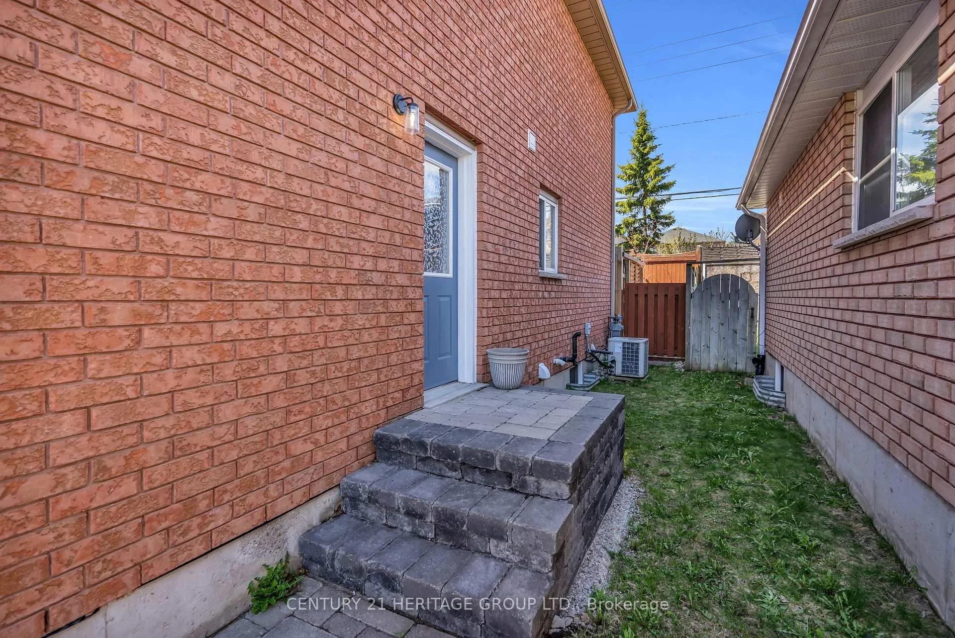 Photo 49 of 73 Stollar Boulevard, Barrie, Little Lake — HOMEH