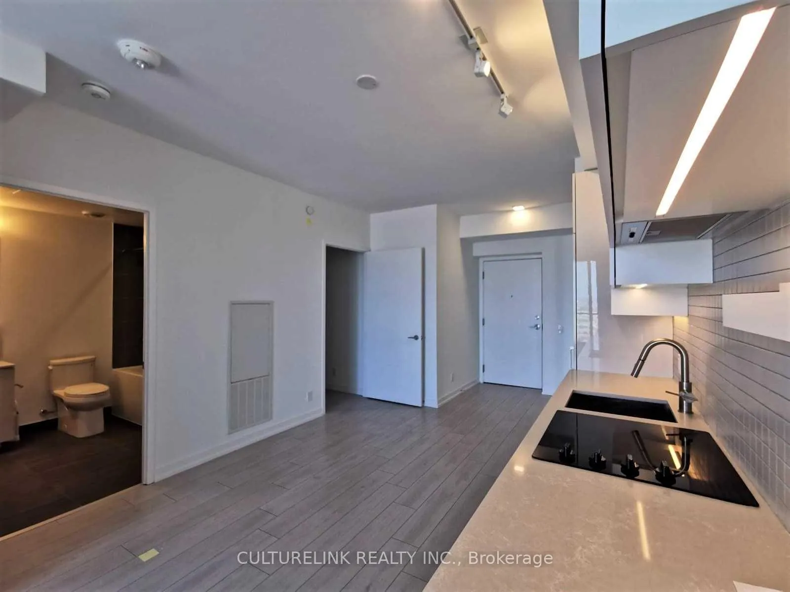 Photo 6 of Unit 5601, 950 Portage Parkway, Vaughan, Vaughan Corporate Centre — HOMEH