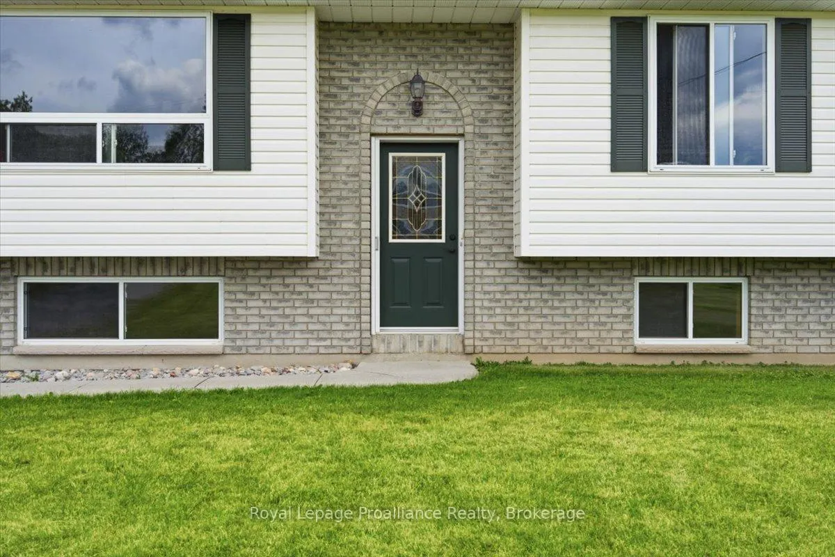 Photo 2 of 1005 Victoria Road, Prince Edward County, Ameliasburg Ward — HOMEH