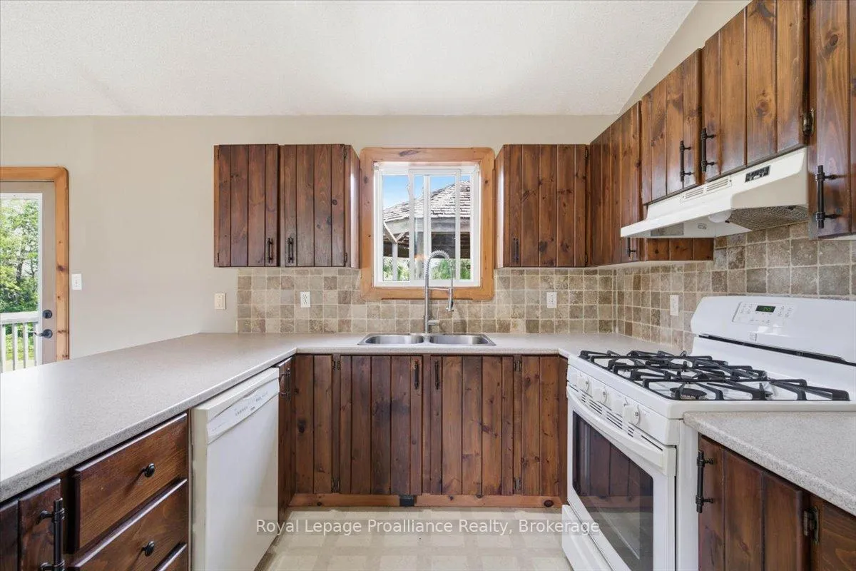 Photo 6 of 1005 Victoria Road, Prince Edward County, Ameliasburg Ward — HOMEH