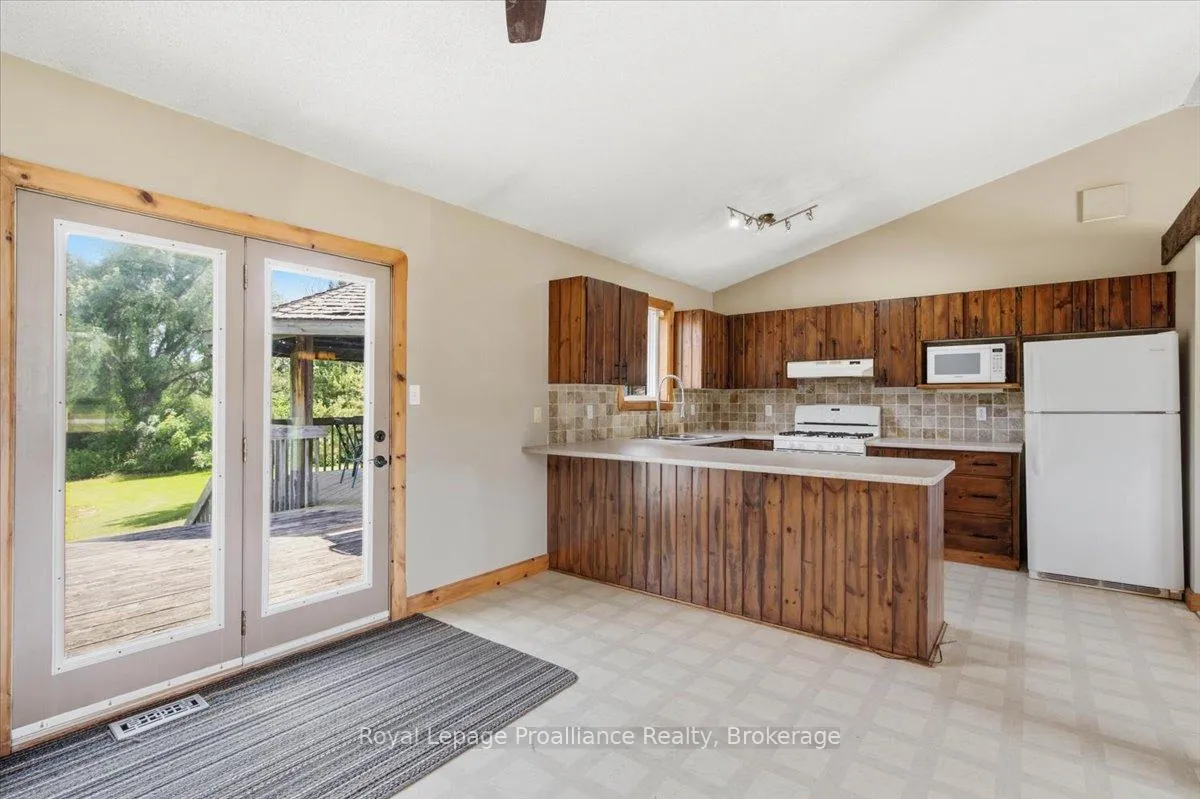 Photo 8 of 1005 Victoria Road, Prince Edward County, Ameliasburg Ward — HOMEH