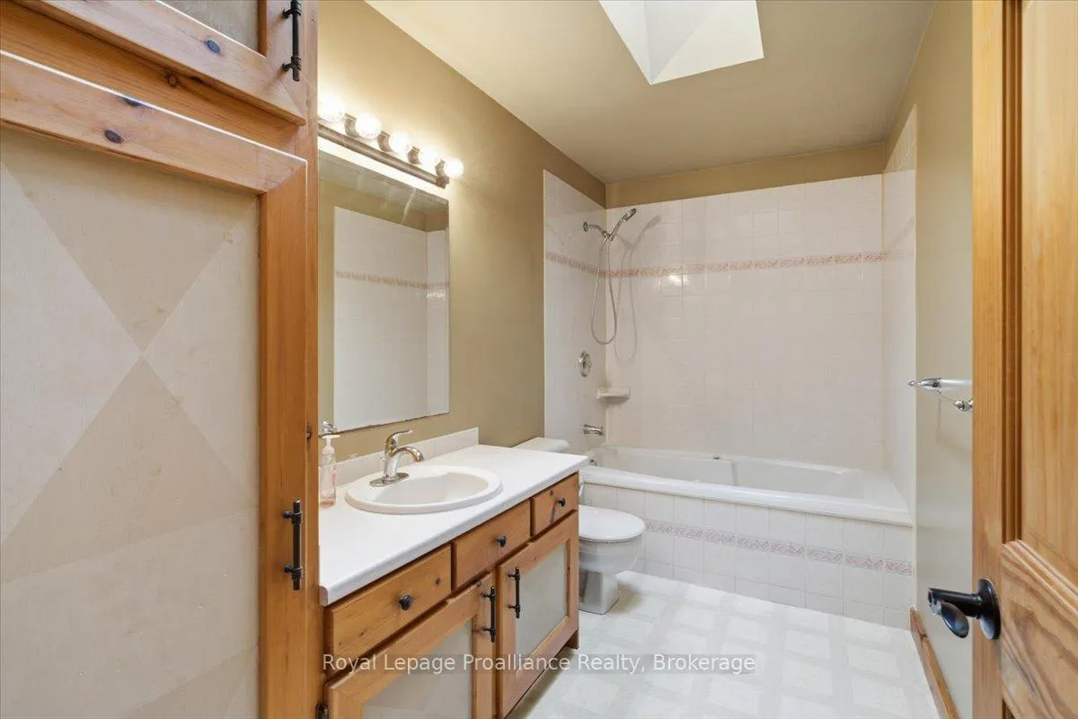 Photo 15 of 1005 Victoria Road, Prince Edward County, Ameliasburg Ward — HOMEH