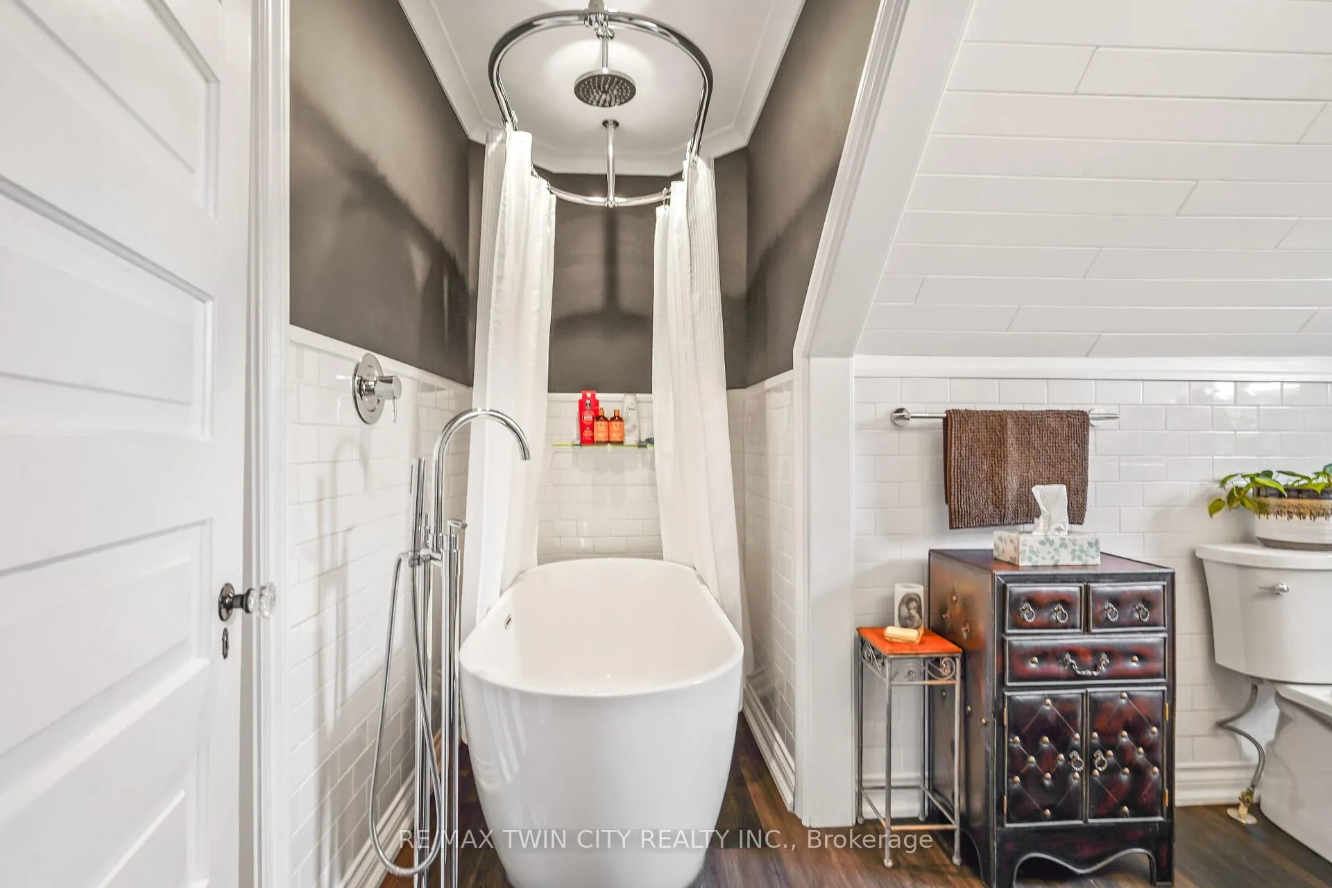 Photo 24 of 3 Brighton Avenue, Brantford, Eagle Place — HOMEH