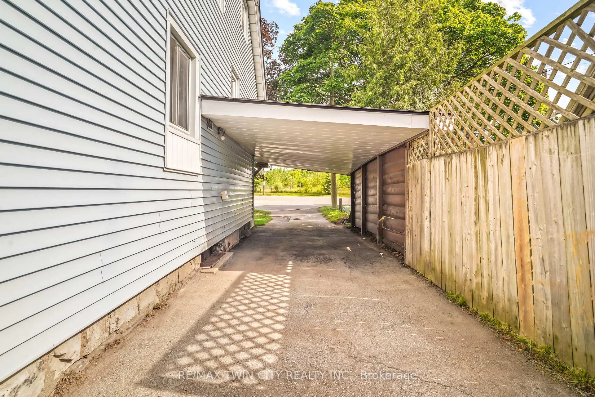 Photo 31 of 3 Brighton Avenue, Brantford, Eagle Place — HOMEH